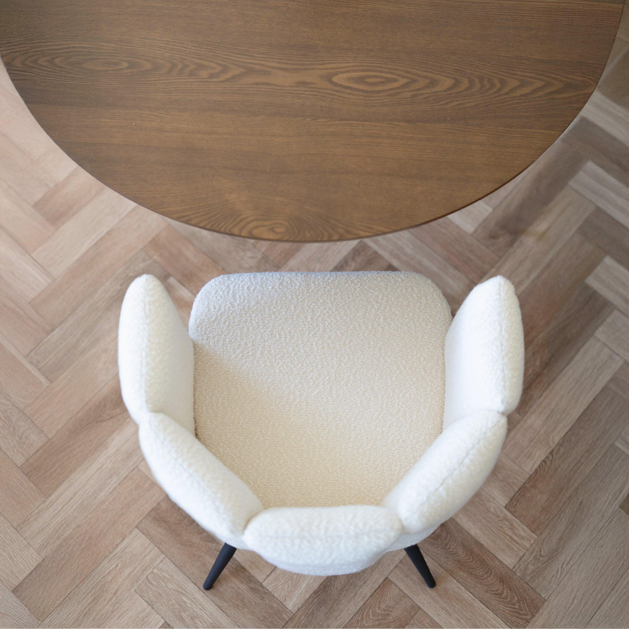 Voir la diapositive 6 : MAISON PAVANE Lot de 2 chaises en tissu bouclé beige et pieds en métal-cosette