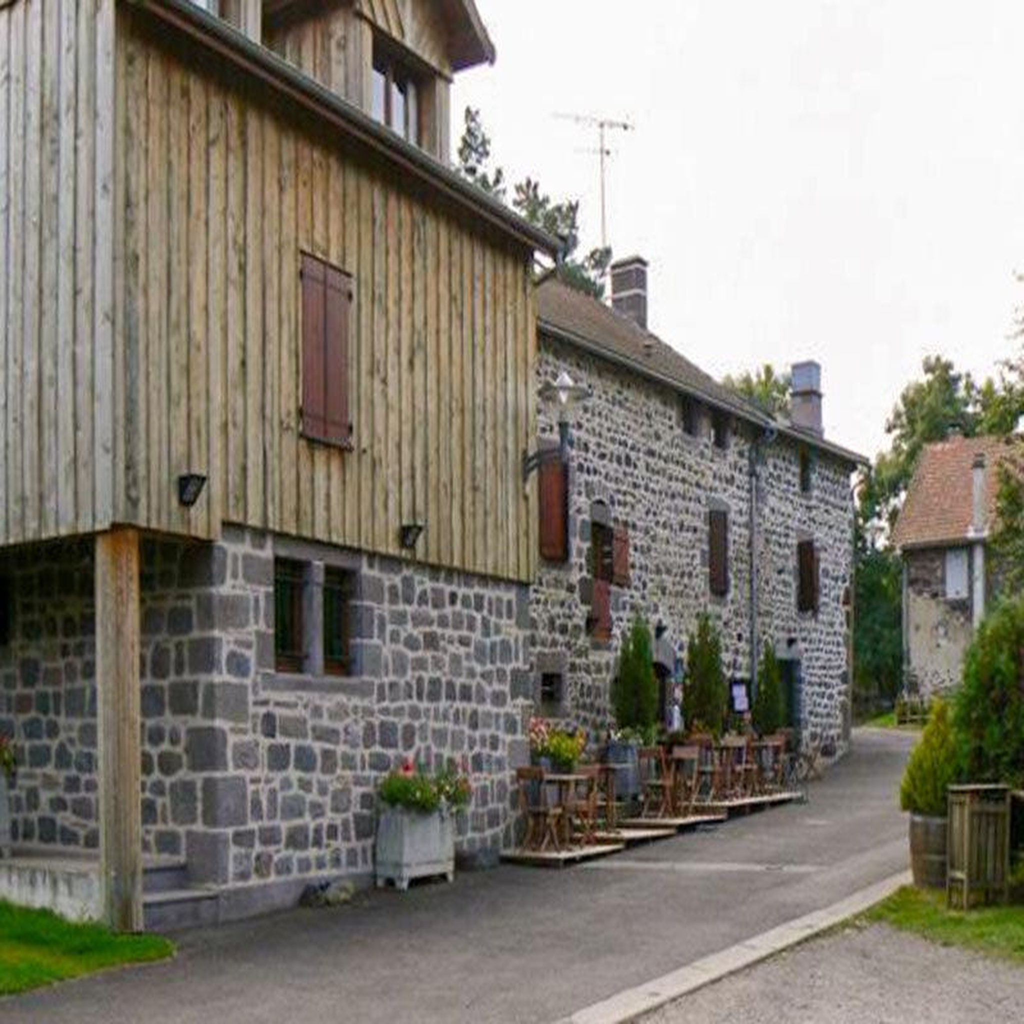 Voir la diapositive 4 : Smartbox Séjour de 2 jours en auberge avec dîner près de clermont-ferrand - coffret cadeau séjour