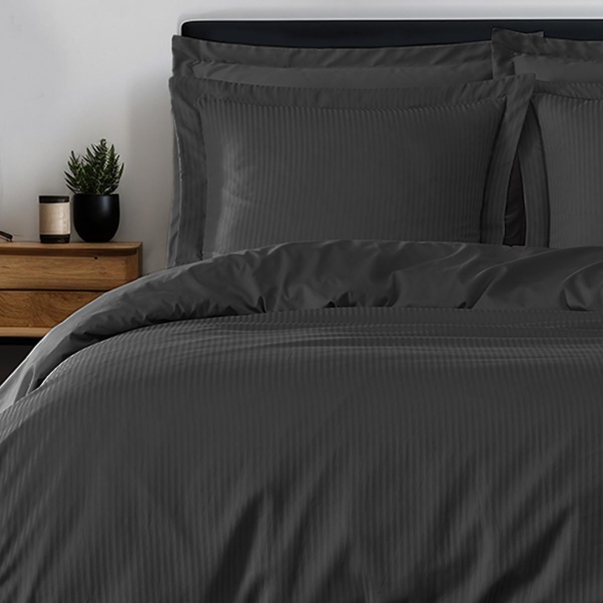Voir la diapositive 2 : Sensei Maison Parure housse de couette rayée satin + 2 taies 65x65 cm VERSALUXE
