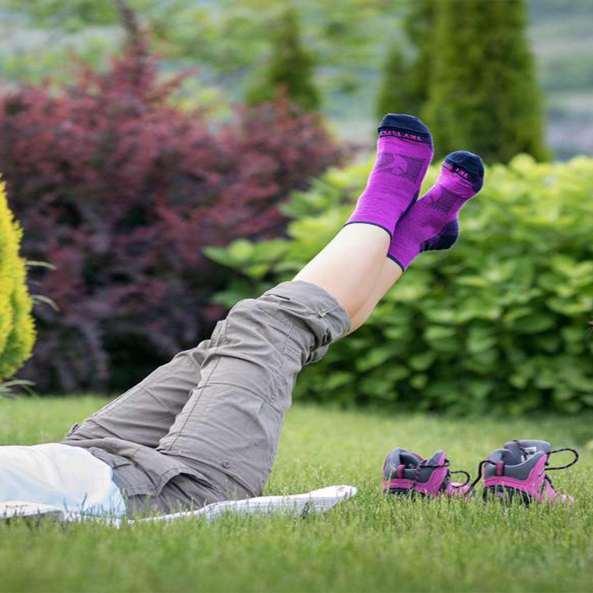 Voir la diapositive 3 : TRY TO FLY Chaussettes de randonnée courtes fines laine mérinos fuchsia