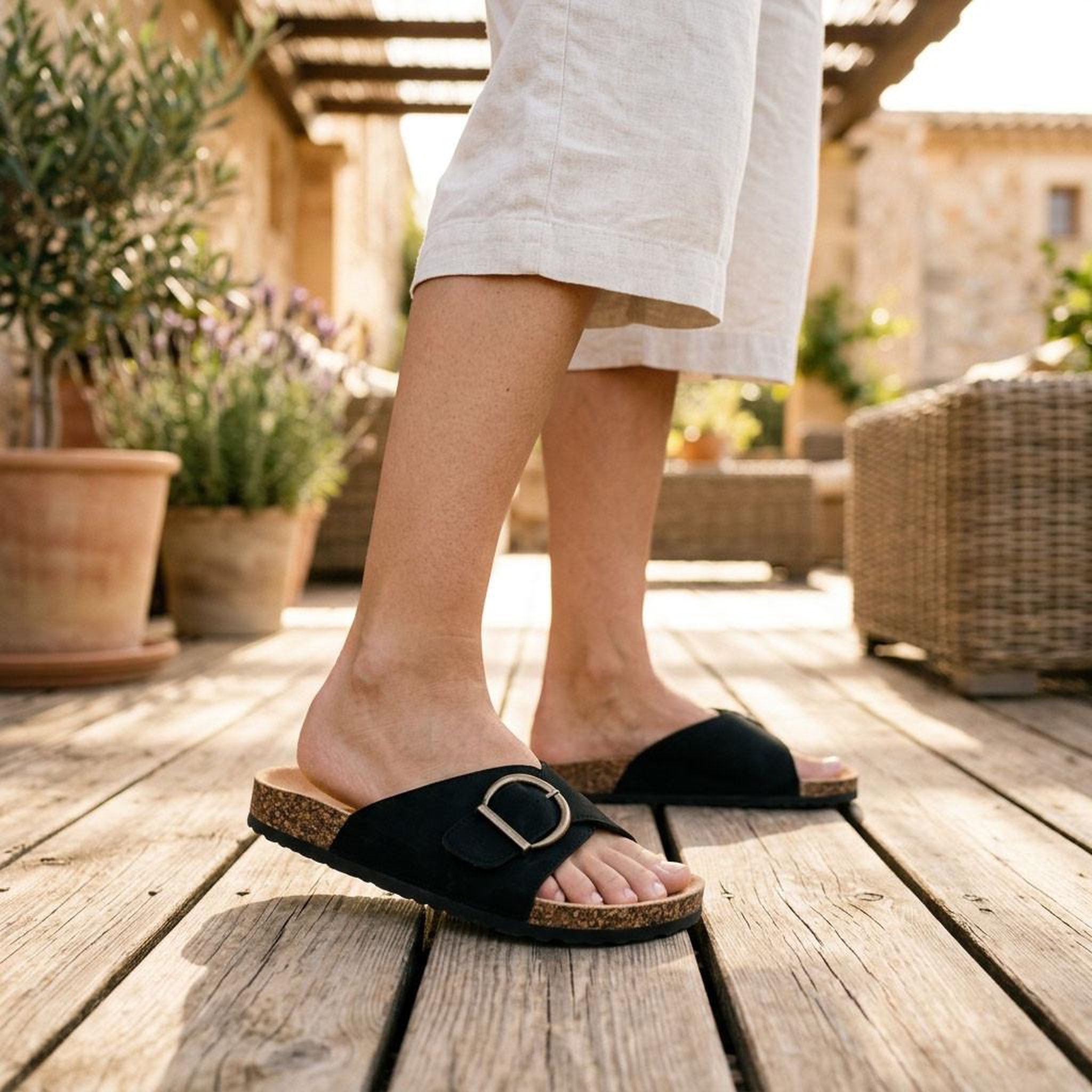Voir la diapositive 2 : OZABI OZABI Sandales Mule Boucle Ronde Nubuck Noir Beige
