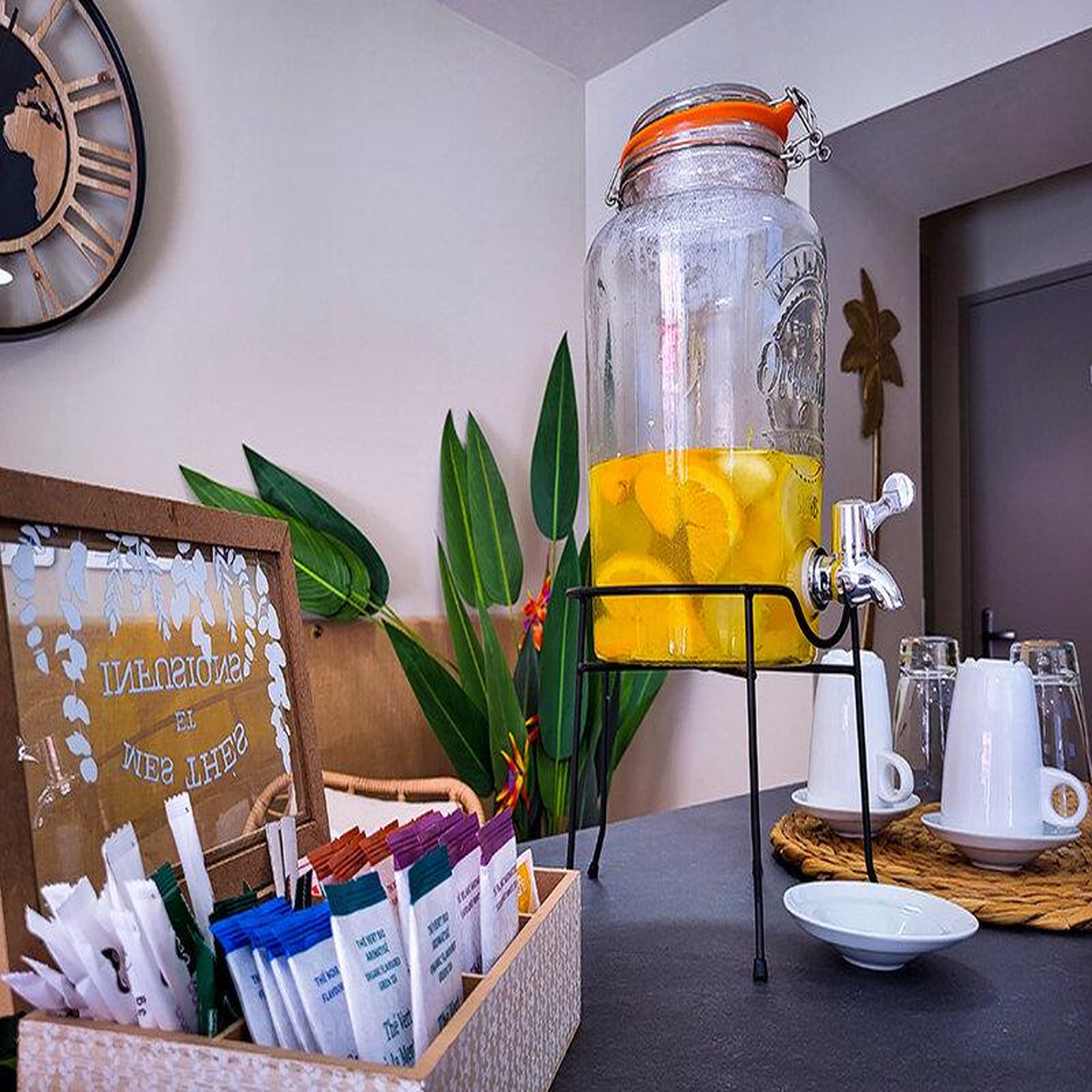 Voir la diapositive 3 : Smartbox Massage et accès au spa d'un hôtel 4* à saint-raphaël - coffret cadeau bien-être