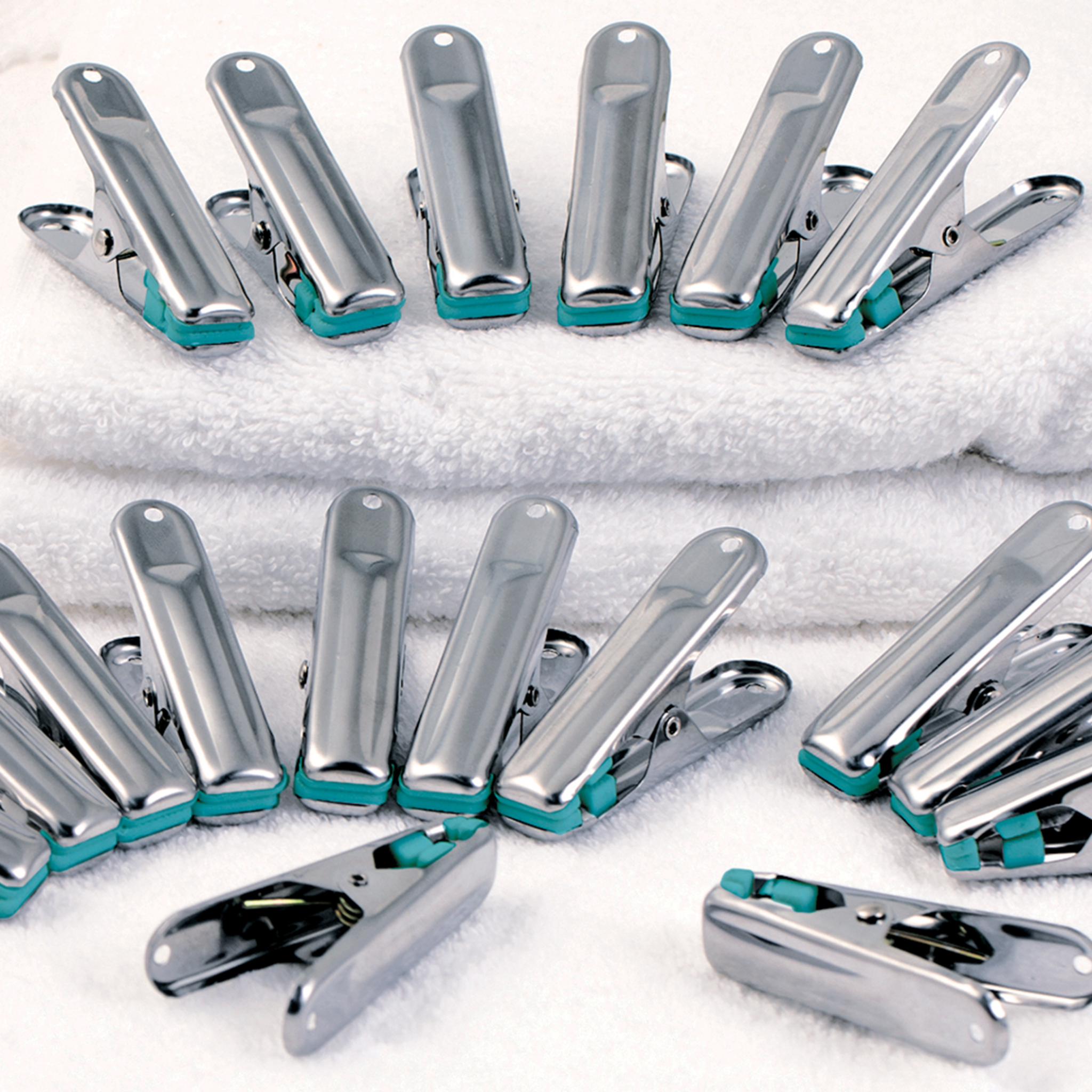 Voir la diapositive 6 : ID MARKET Séchoir à linge vertical pliable 3 niveaux OPTIMUM capacité 30M avec tringle télescopique cintres et pinces blanc et bleu