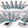 Voir la diapositive 6 : ID MARKET Séchoir à linge vertical pliable 3 niveaux OPTIMUM capacité 30M avec tringle télescopique cintres et pinces blanc et bleu