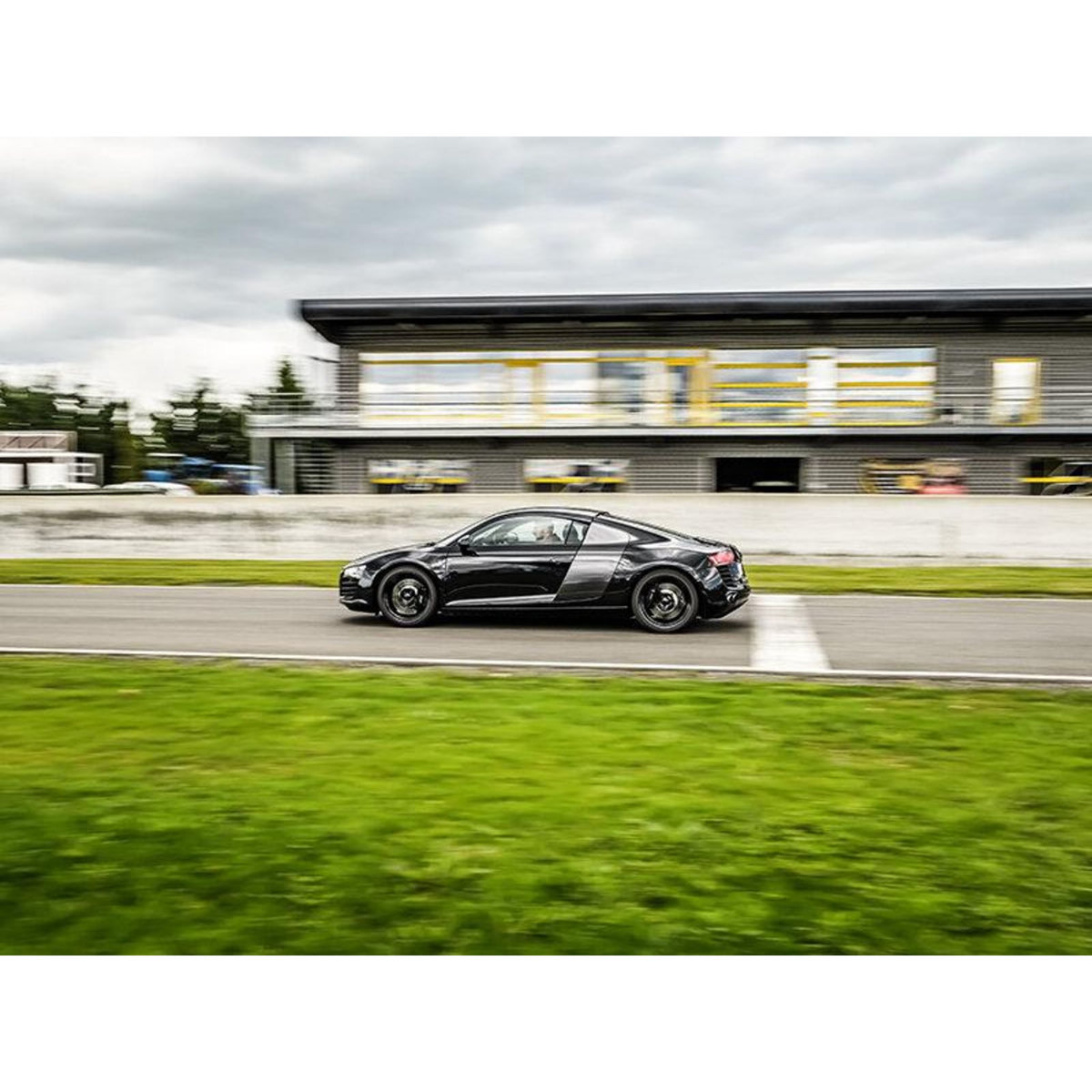 Smartbox Stage de pilotage : 3 tours de piste en Ferrari 360 Modena ou Audi R8 près de Saint-Étienne - Coffret Cadeau Sport & Aventure