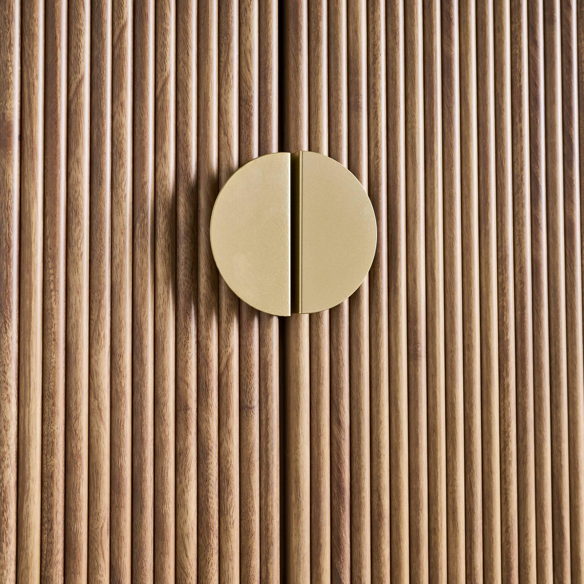 SWEEEK Dressing décor bois de manguier rainuré 2 portes - 90 x 59 x 179.5 cm - Celian