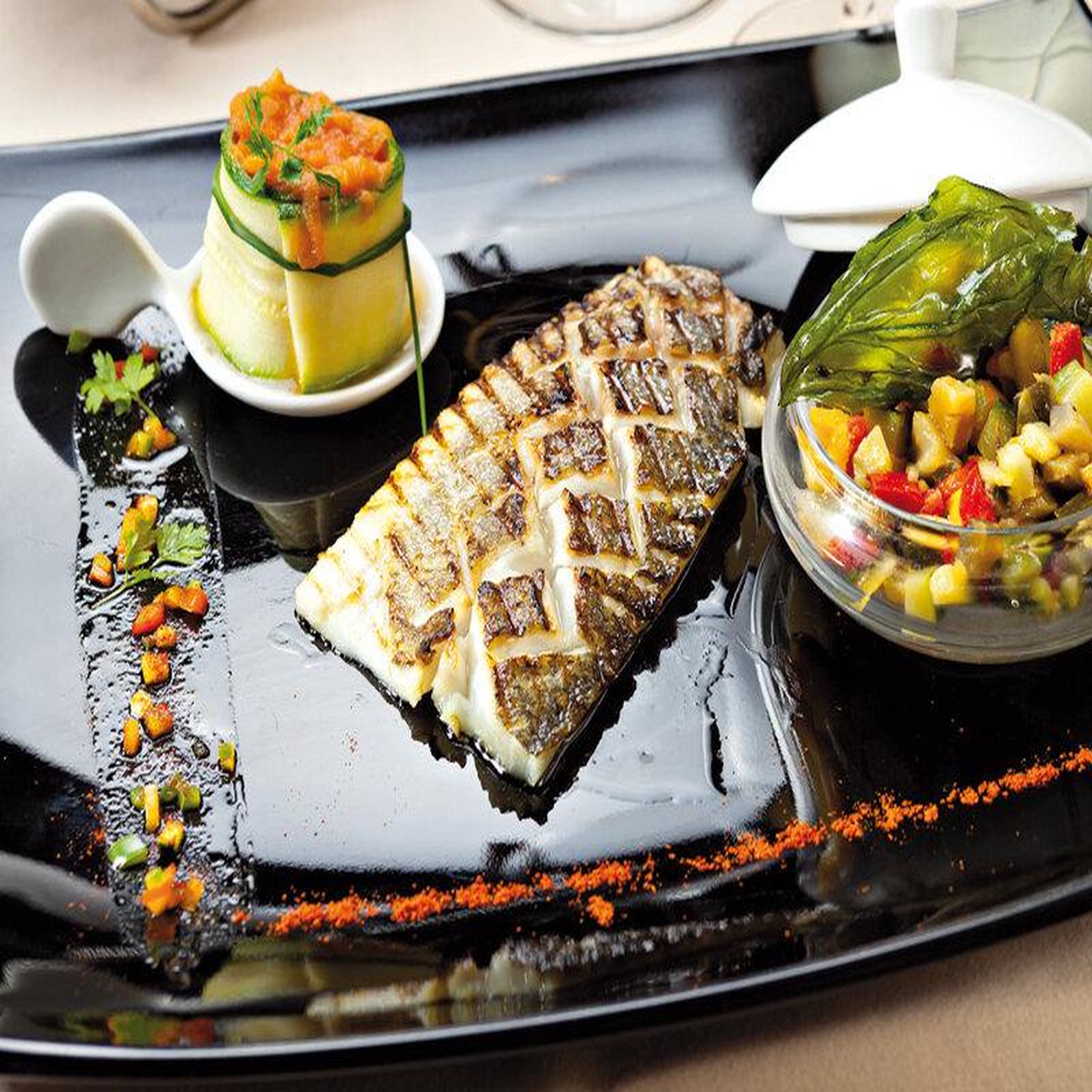 Voir la diapositive 5 : Smartbox Coffret cadeau fête des pères : dîner gourmand avec vin pour 2 personnes - coffret cadeau gastronomie