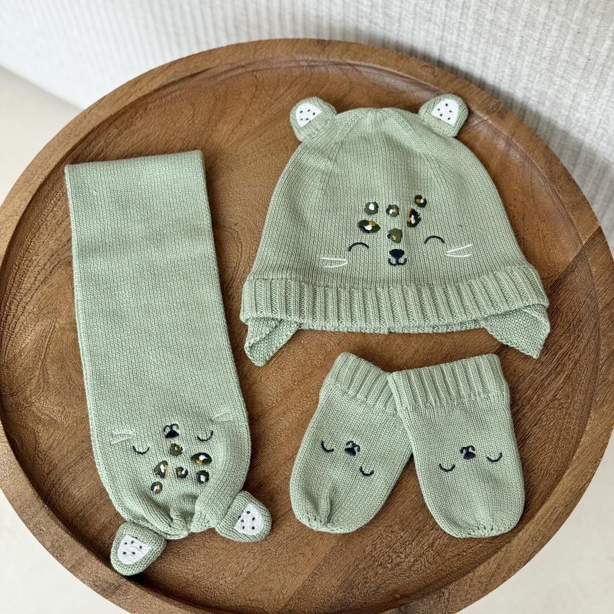 Petit Béguin Ensemble bonnet, moufles et écharpe bébé en tricot Boavista