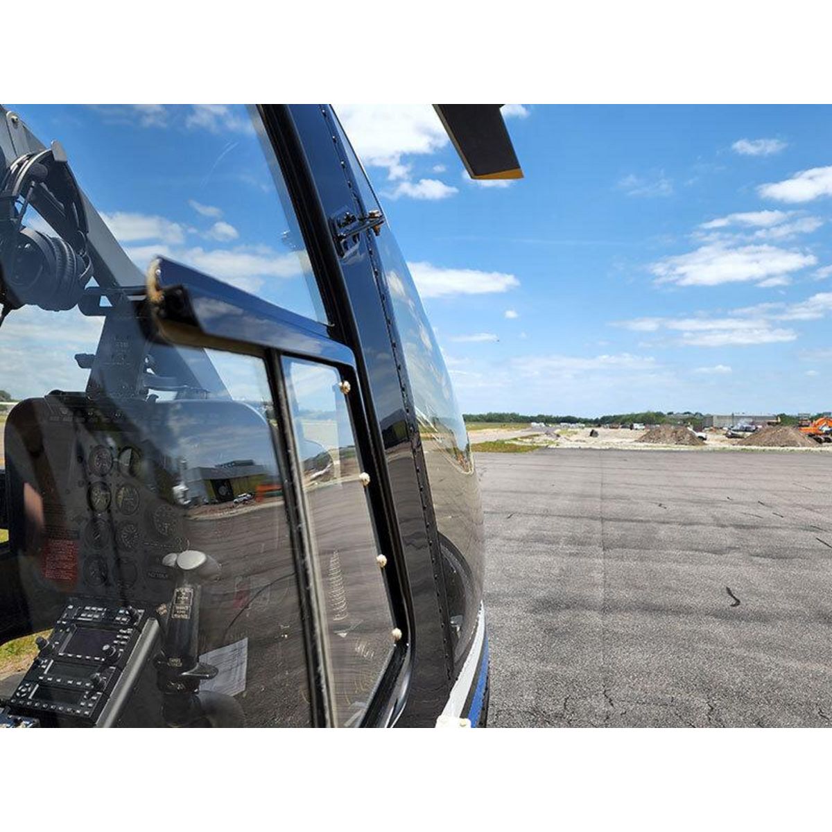 Smartbox Vol en hélicoptère de 15 min pour 2 au-dessus de la vallée de la Loire - Coffret Cadeau Sport & Aventure