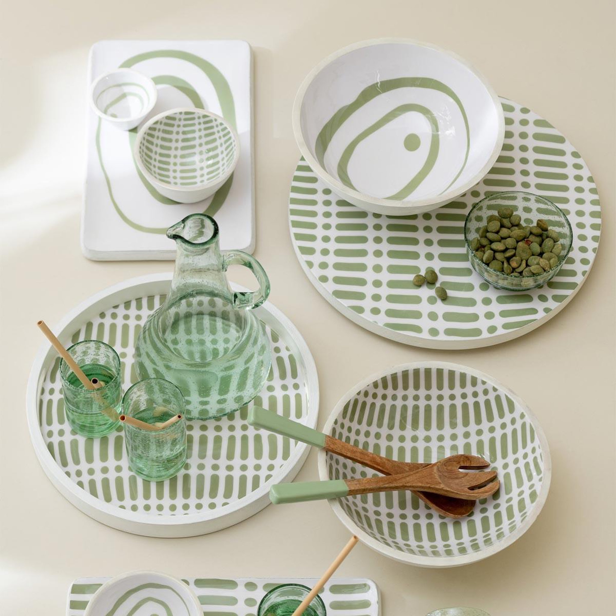 Voir la diapositive 3 : J-LINE Plateau de service en bois  tod  40cm vert & blanc
