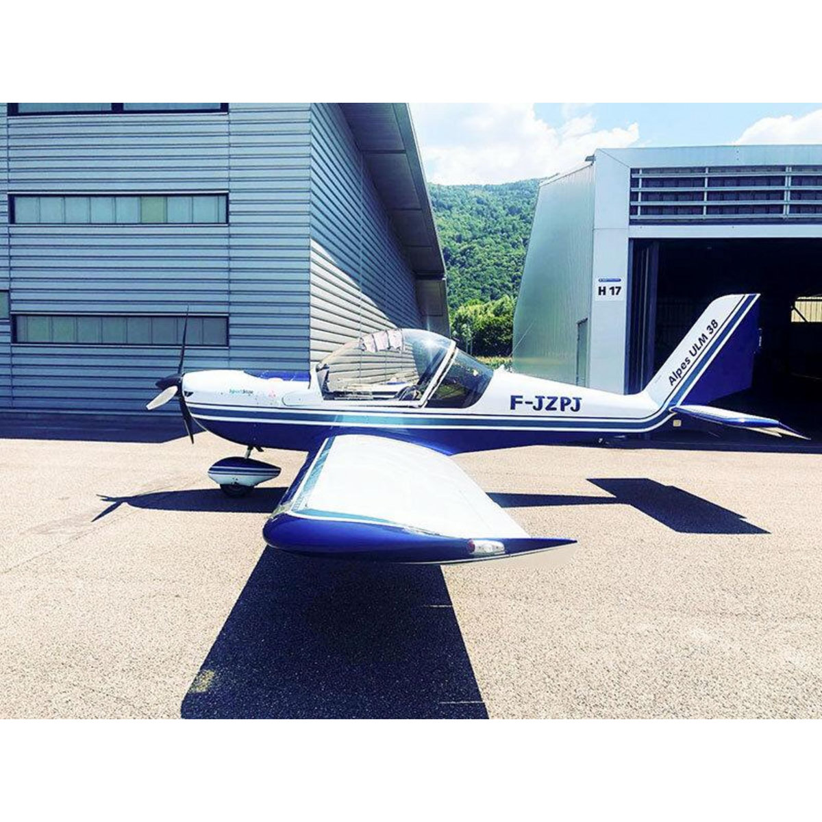 Smartbox Initiation au pilotage d'ULM de 40 min avec cours théorique pour 2 près de Grenoble - Coffret Cadeau Sport & Aventure