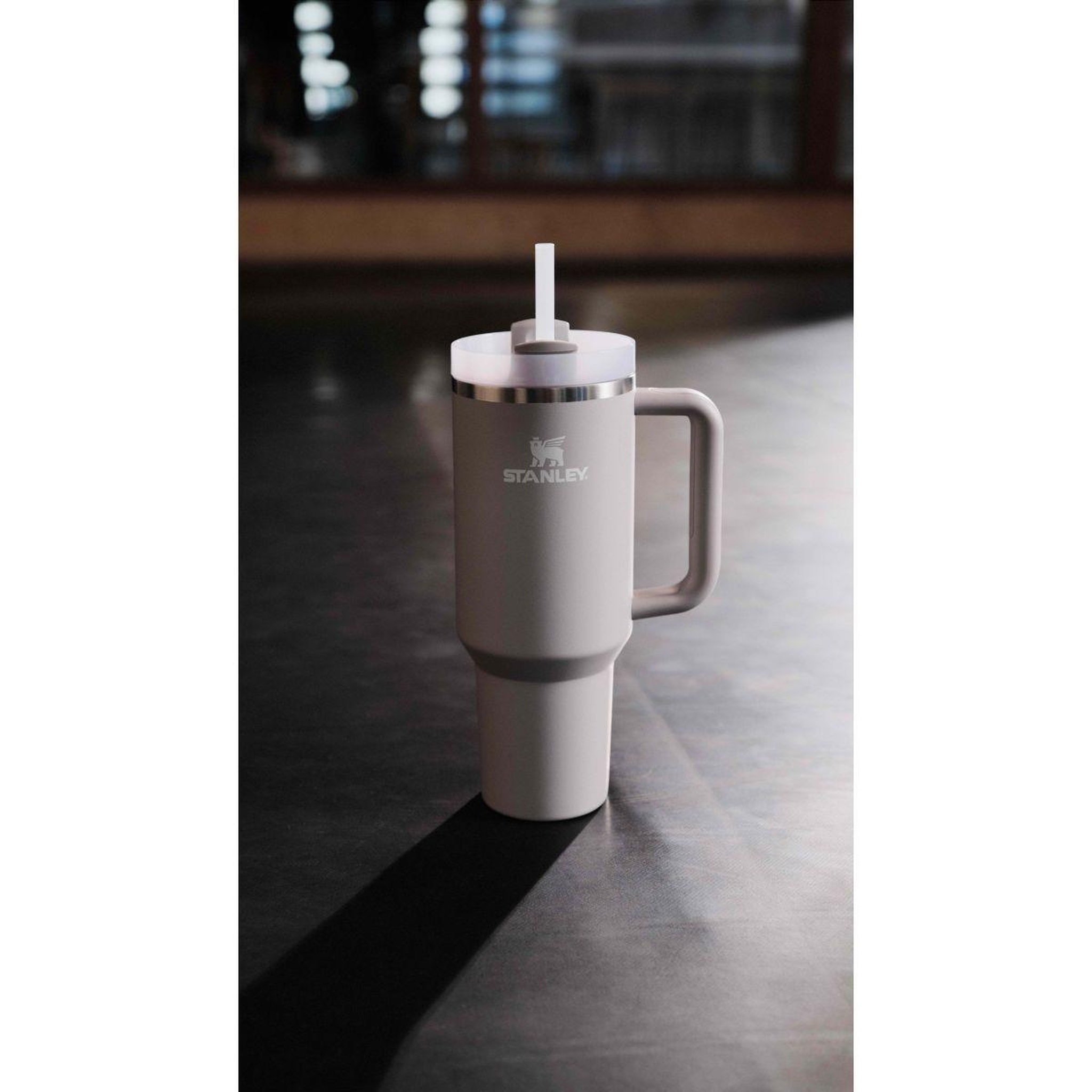 Voir la diapositive 4 : Stanley Mug isotherme The Quencher H2.0 FlowState 1.18L Ash