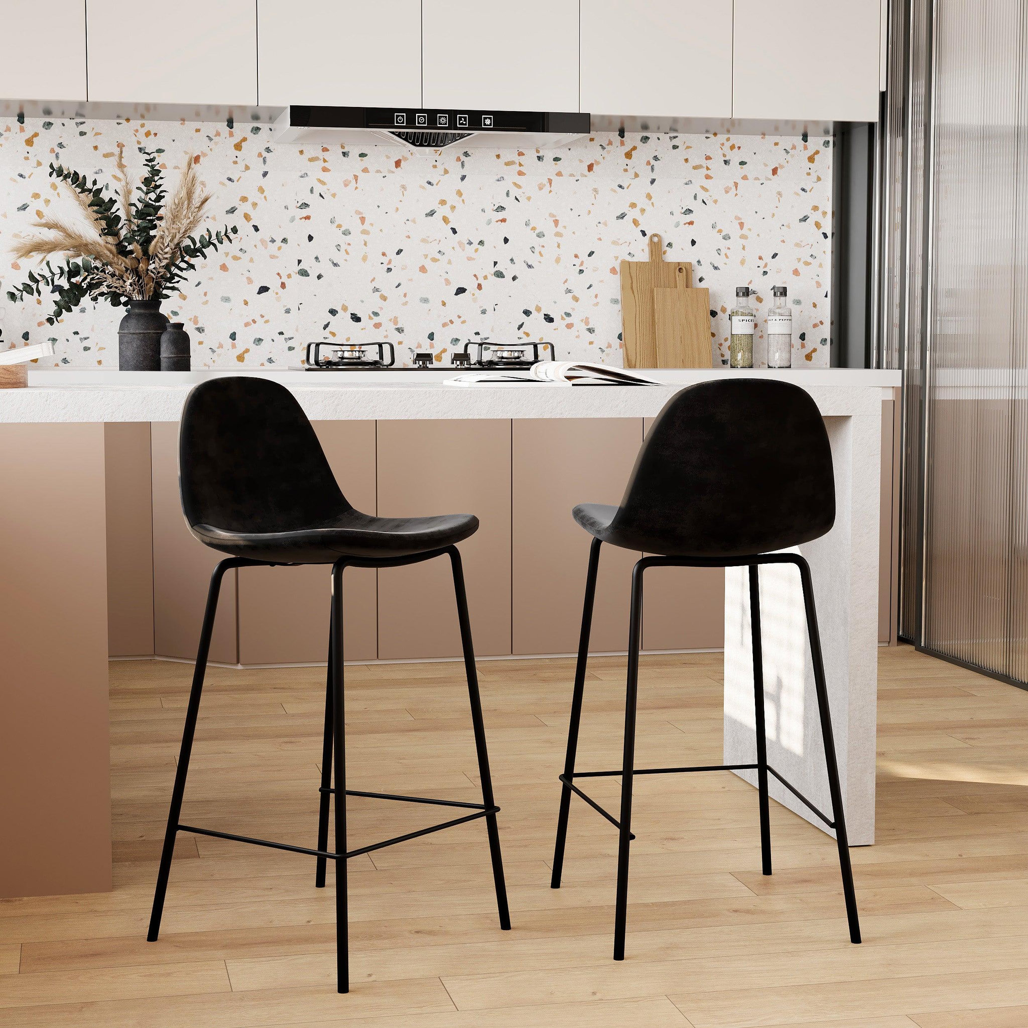 Voir la diapositive 2 : MAISON PAVANE Lot de 2 chaises pour îlot central 65 cm en velours noir-henrik