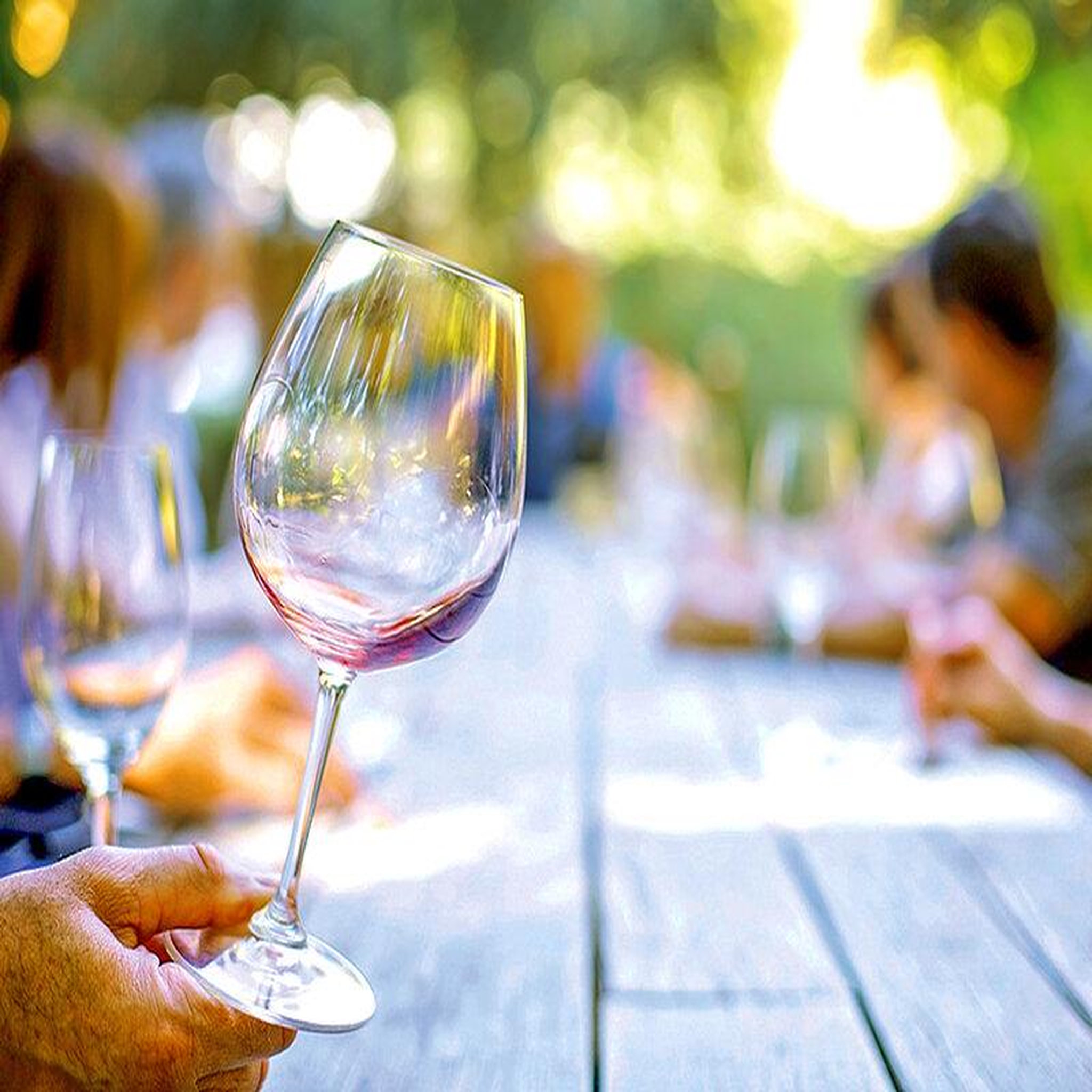 Voir la diapositive 2 : Smartbox Dégustation passionnante de 11 vins biologiques du domaine de sauzet au sud de montpellier - coffret cadeau gastronomie