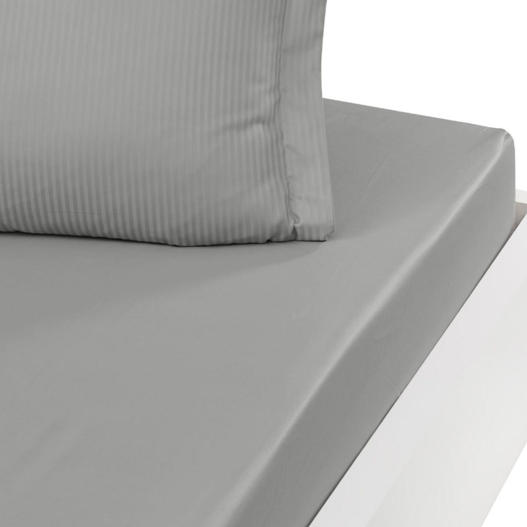 Sensei Maison Drap housse uni satin de coton bonnet 30 cm VERSALUXE. Coloris disponibles : Blanc, Marron, Gris, Bleu, Orange