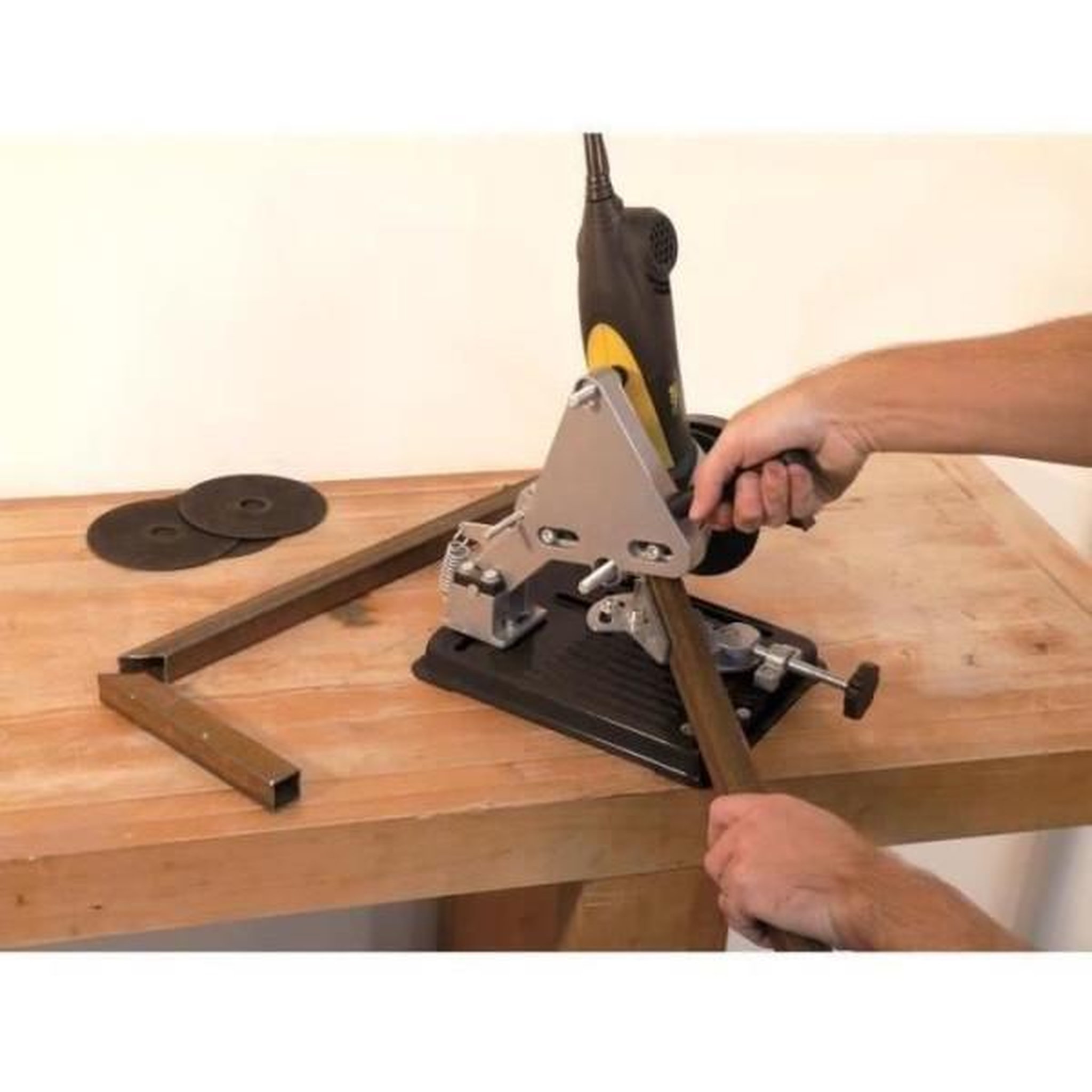 Voir la diapositive 3 : Fartools Support pour meuleuse d'angle AGS115-125 FARTOOLS - Transformez votre meuleuse en tronçonneuse