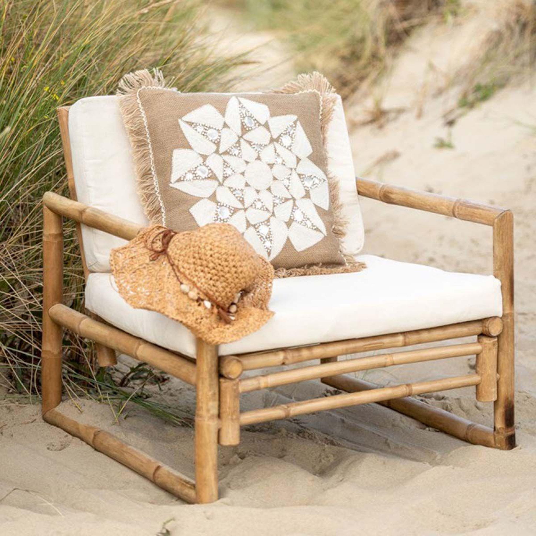 Voir la diapositive 3 : J-LINE Coussin déco  fleur abstraite  47x49cm naturel