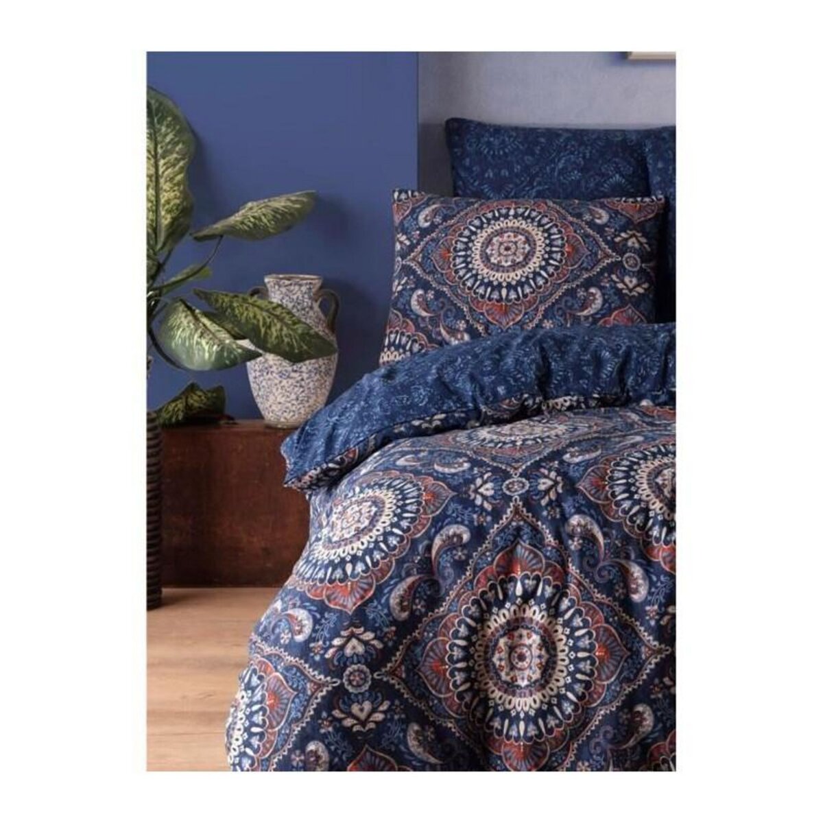 GENERIQUE Parure de lit - 1 housse de couette 220 x 240 cm + 2 taies d'oreiller 60 x 60 cm - 65% coton, 35% polyester - Bleu