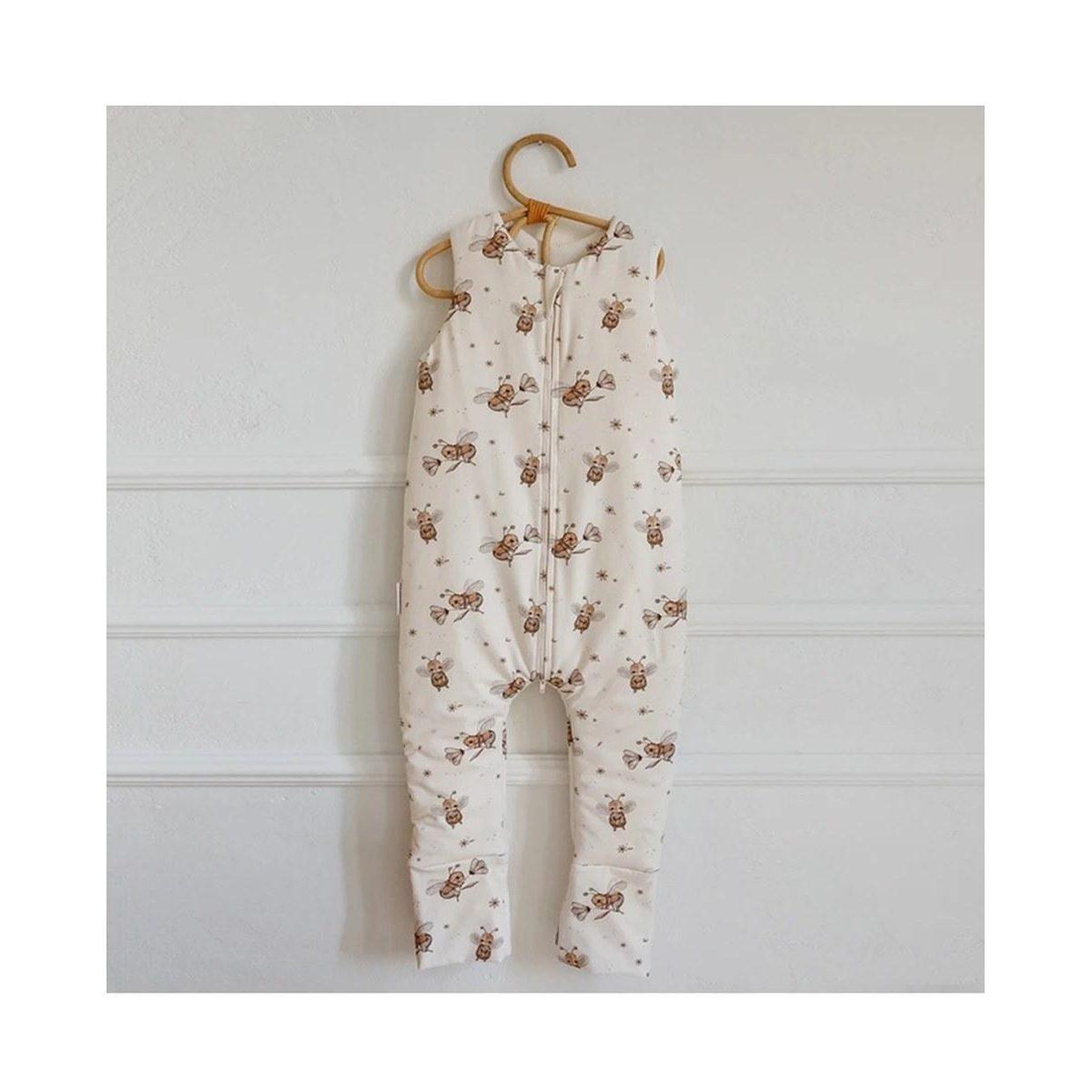 Voir la diapositive 3 : WALDIN Gigoteuse à jambes en coton 2,5 TOG - taille M (3-4 ans) - motif abeilles, champagne