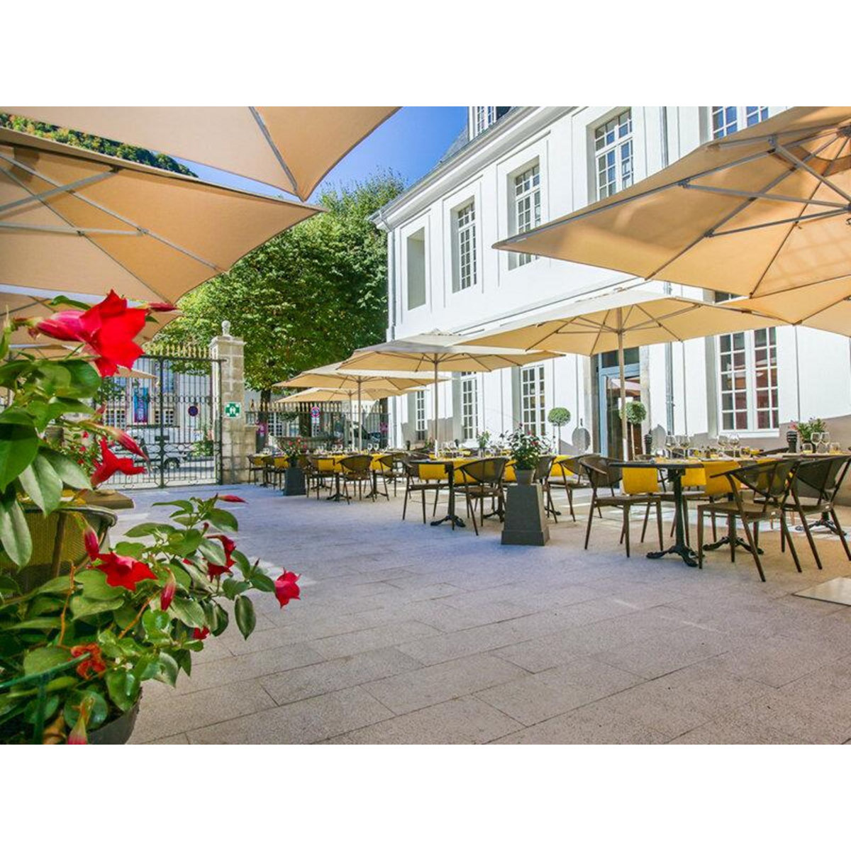 Smartbox Séjour de 3 jours à Bagnères-de-Luchon avec champagne en hôtel 4* - Coffret Cadeau Séjour