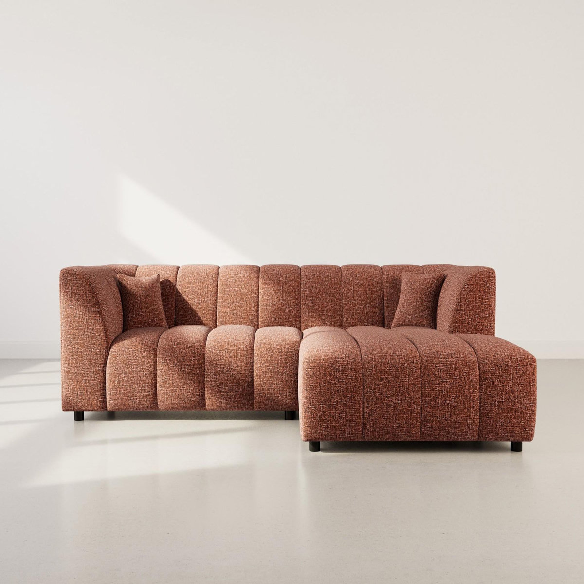 LISA DESIGN Curtis - canapé d'angle droit 4 places avec accoudoir en tissu texturé