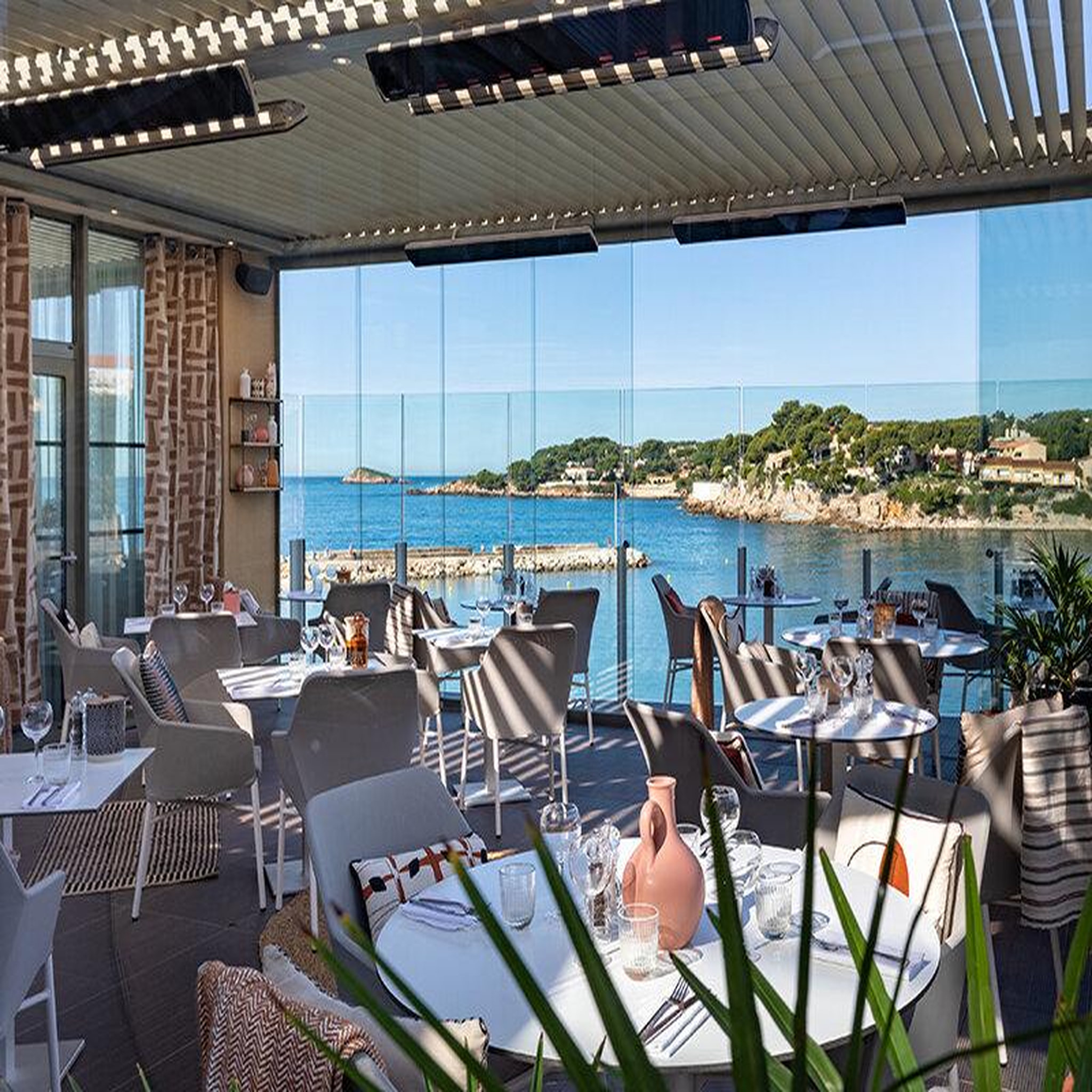 Voir la diapositive 4 : Smartbox Thalazur bandol île rousse 5* : 2 jours avec dîner et accès à l'espace spa marin - coffret cadeau séjour