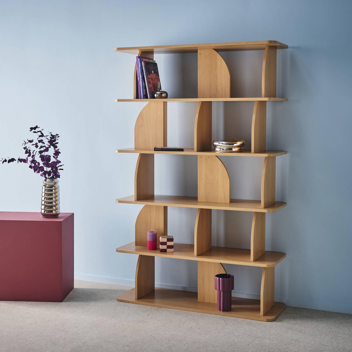 SWEEEK Etagère. bibliothèque exotique décor bois chêne 5 niveaux. séparateurs courbés - Alva