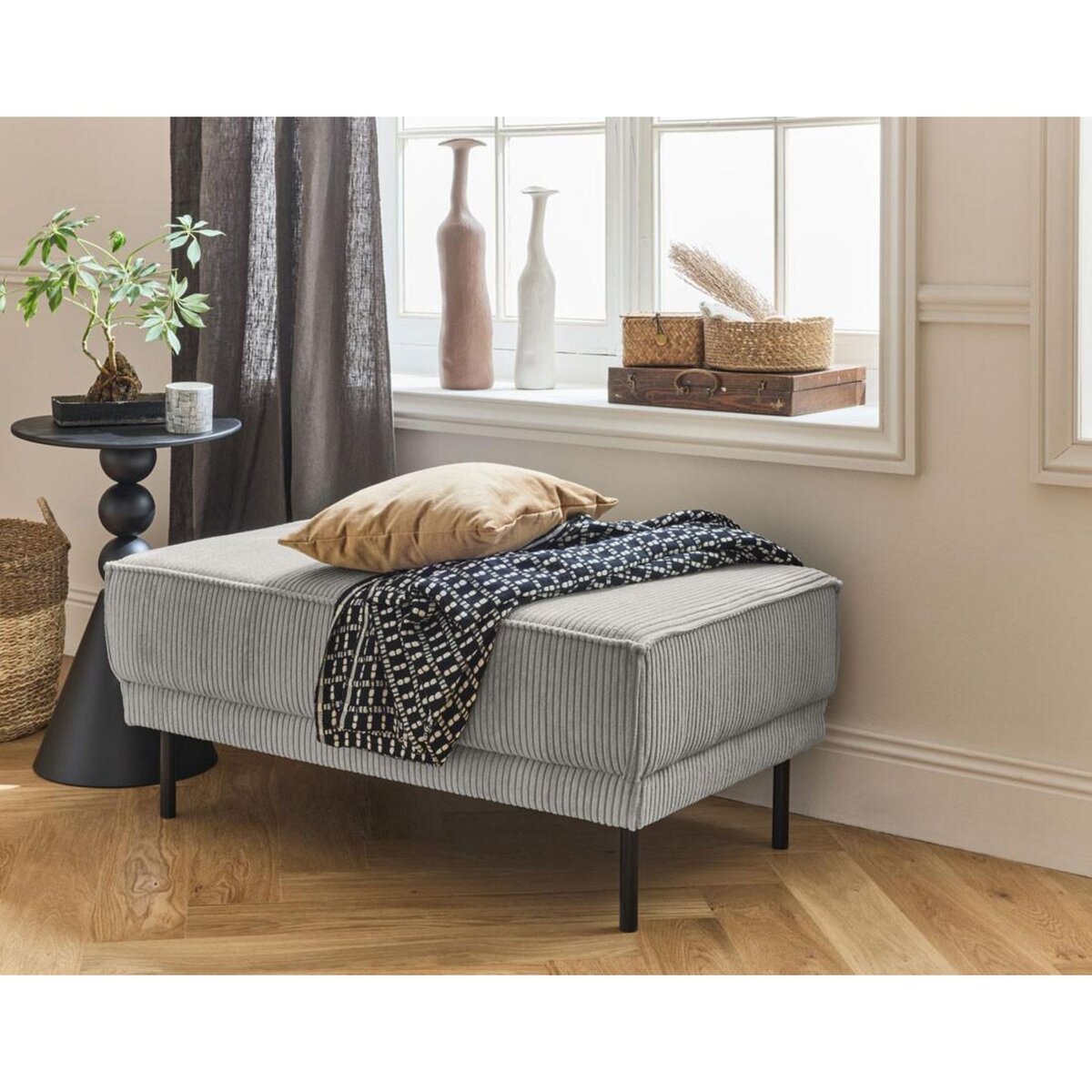 LISA DESIGN Charlie - pouf - pieds hauts - en velours côtelé