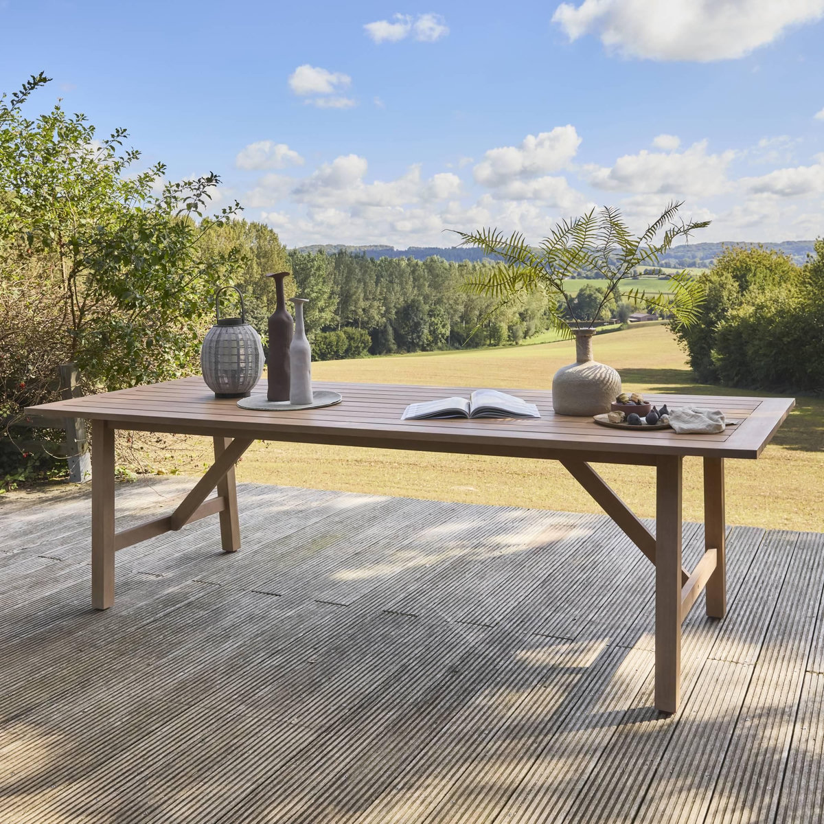 SWEEEK Table de jardin en bois d'eucalyptus LORIA naturel. 8 places. 260 x 100 x 76 cm