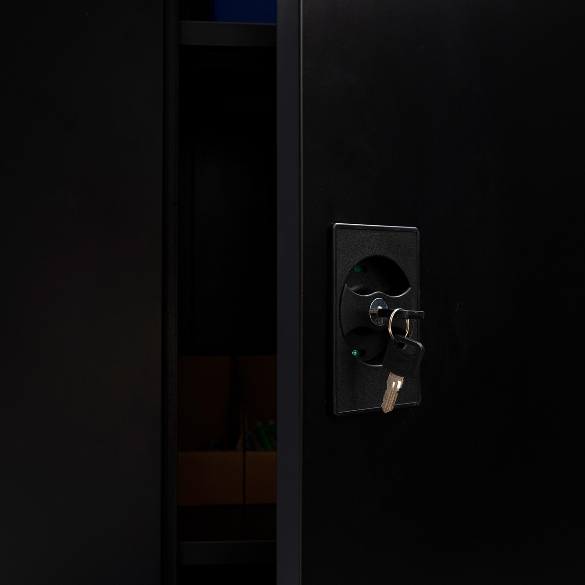 Voir la diapositive 6 : ID MARKET Armoire métallique 80 cm 5 niveaux noire