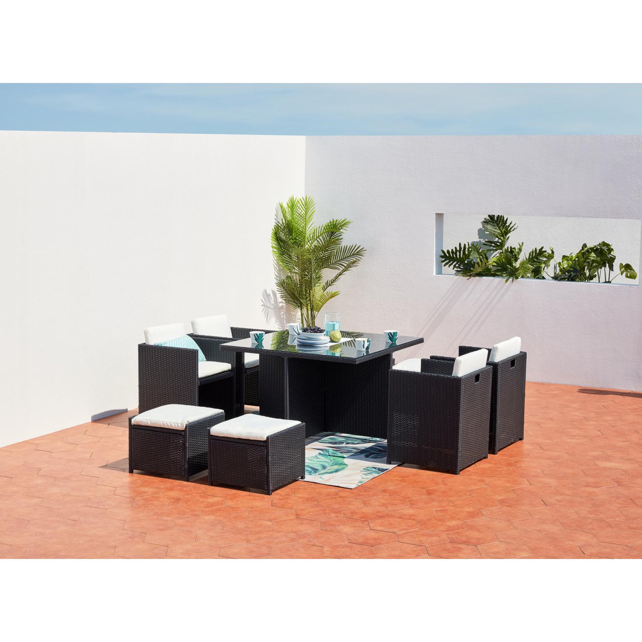 Voir la diapositive 6 : CONCEPT USINE Table et chaises 8 places encastrables en résine noir-blanc miami