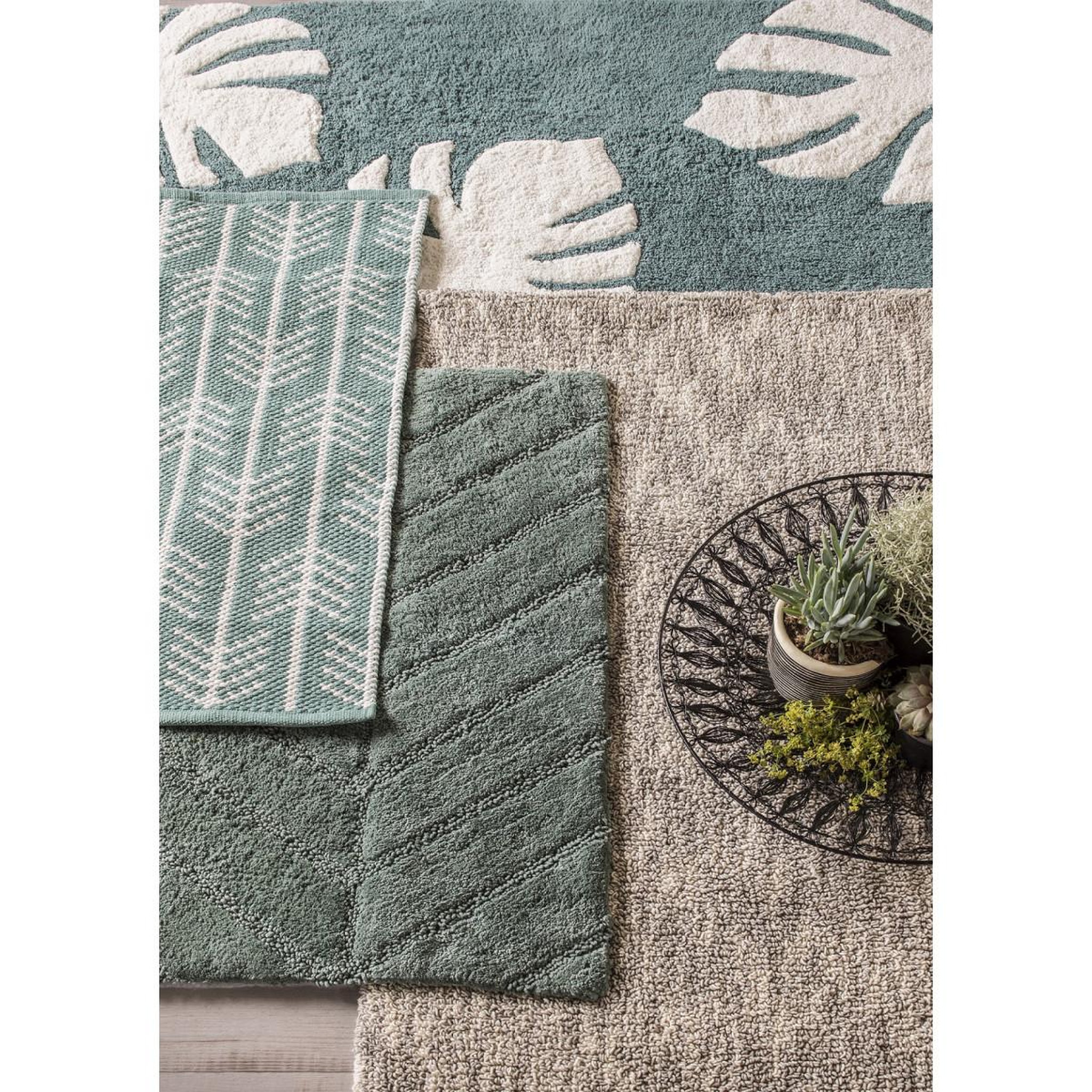 Voir la diapositive 5 : GUY LEVASSEUR Tapis de bain déco feuilles en coton tufté 60x120cm