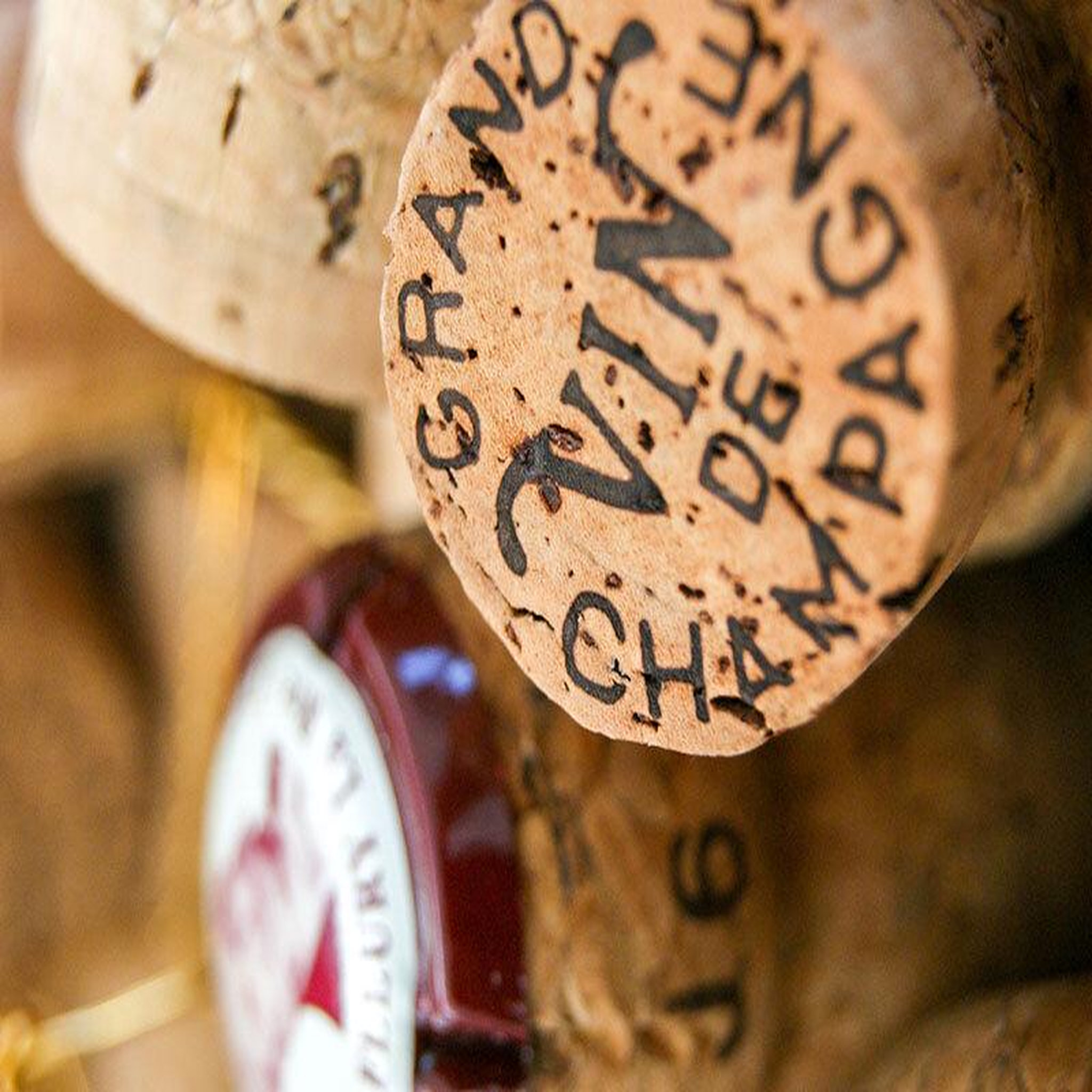 Voir la diapositive 4 : Smartbox Visite gourmande d'un domaine avec dégustation de champagne rosé - coffret cadeau gastronomie
