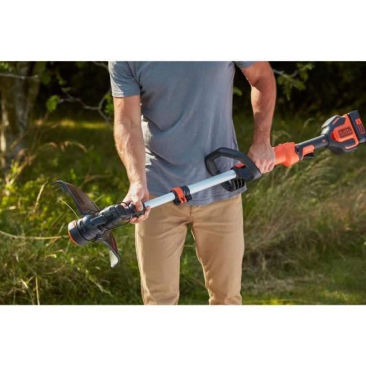 Black et Decker BLACK+DECKER Coupe-Bordures 33cm Sans Fil BCSTE636L1-QW 36V 2,5 Ah POWERCOMMAND Tete Pivotante 180° - Tube Télescopique - 2