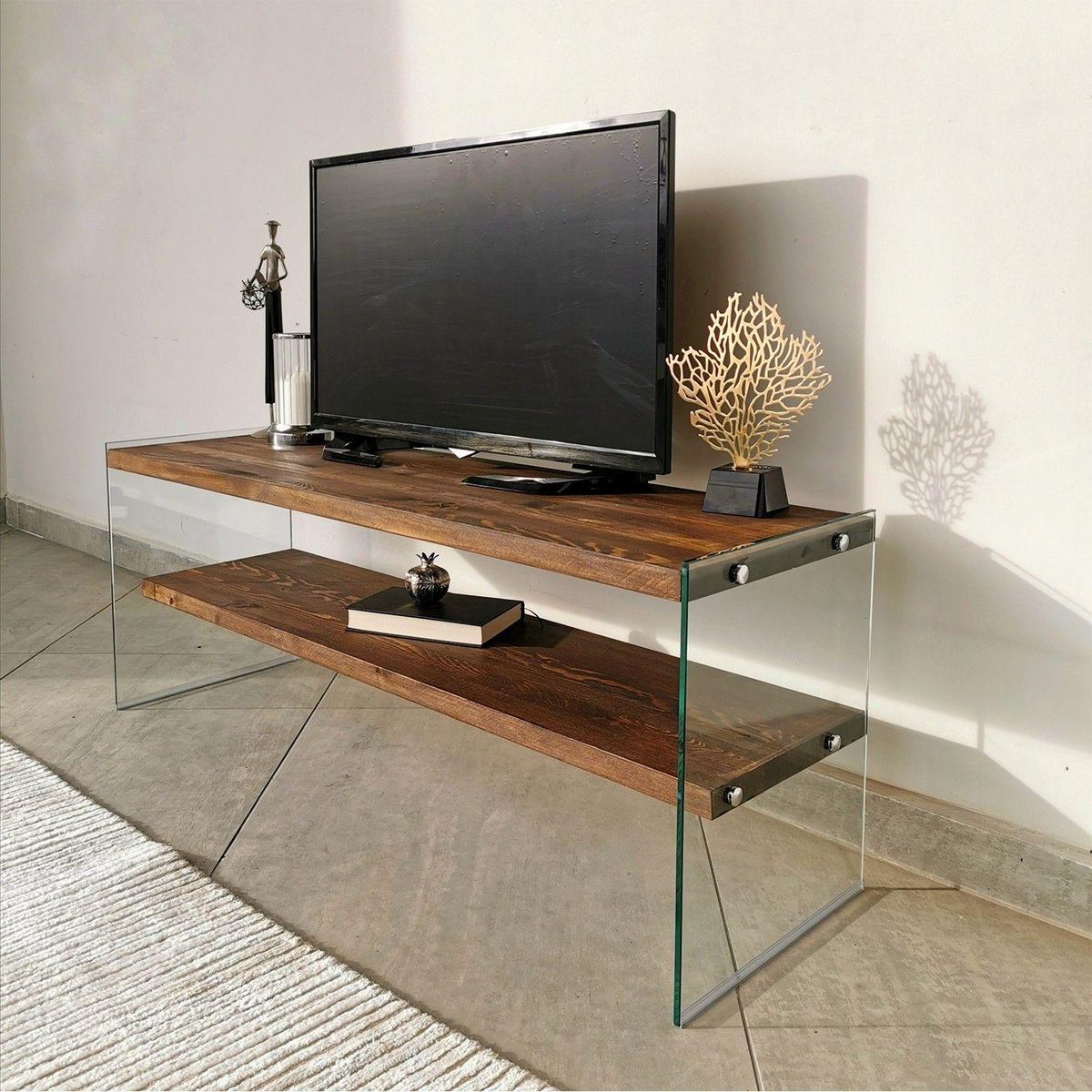 TOILINUX Meuble TV avec 2 étagères en bois de pin et sa structure en verre L.120cm x H.45cm - Marron clair