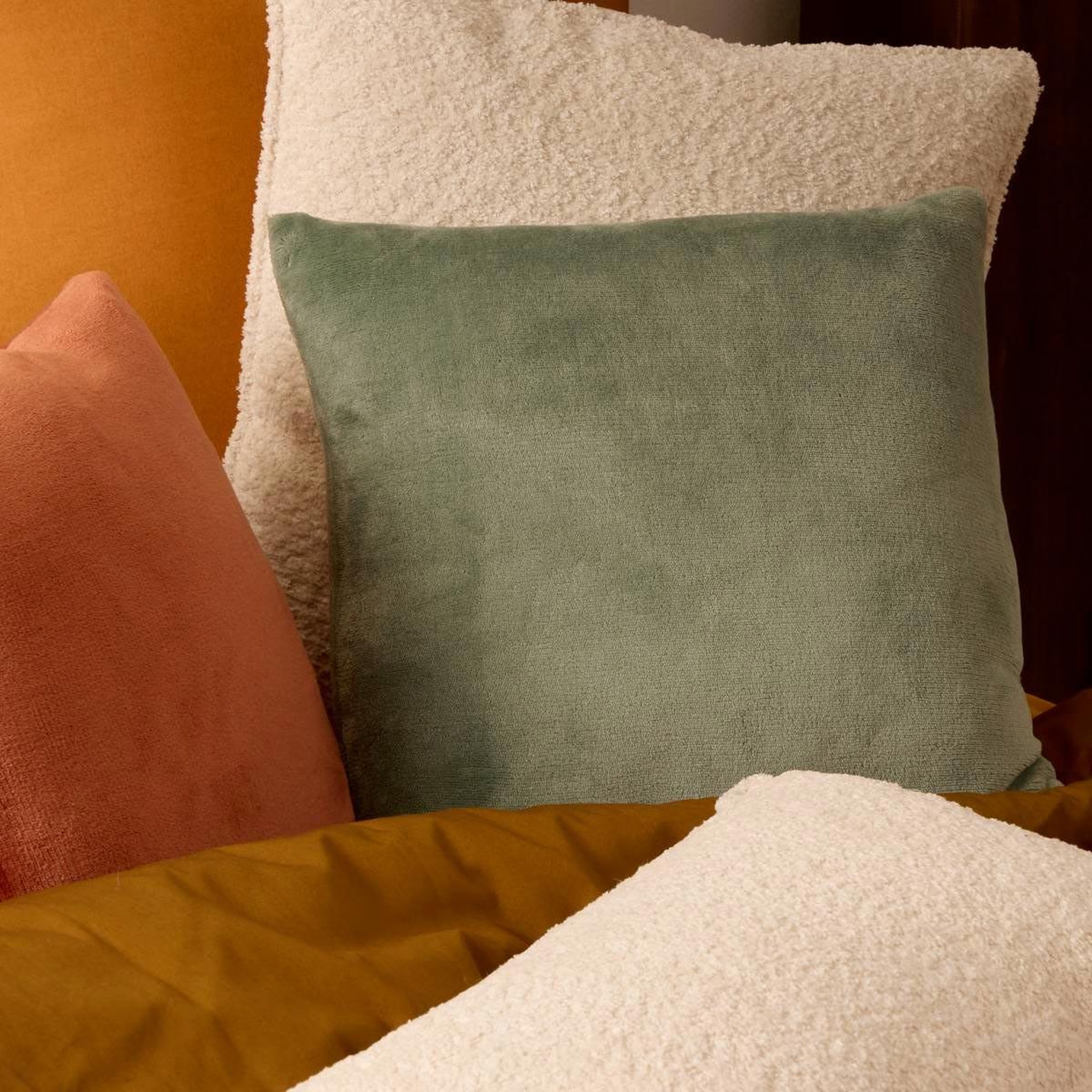 Voir la diapositive 5 : ATMOSPHERA Coussin en flanelle uni  ollis  38x38cm vert céladon