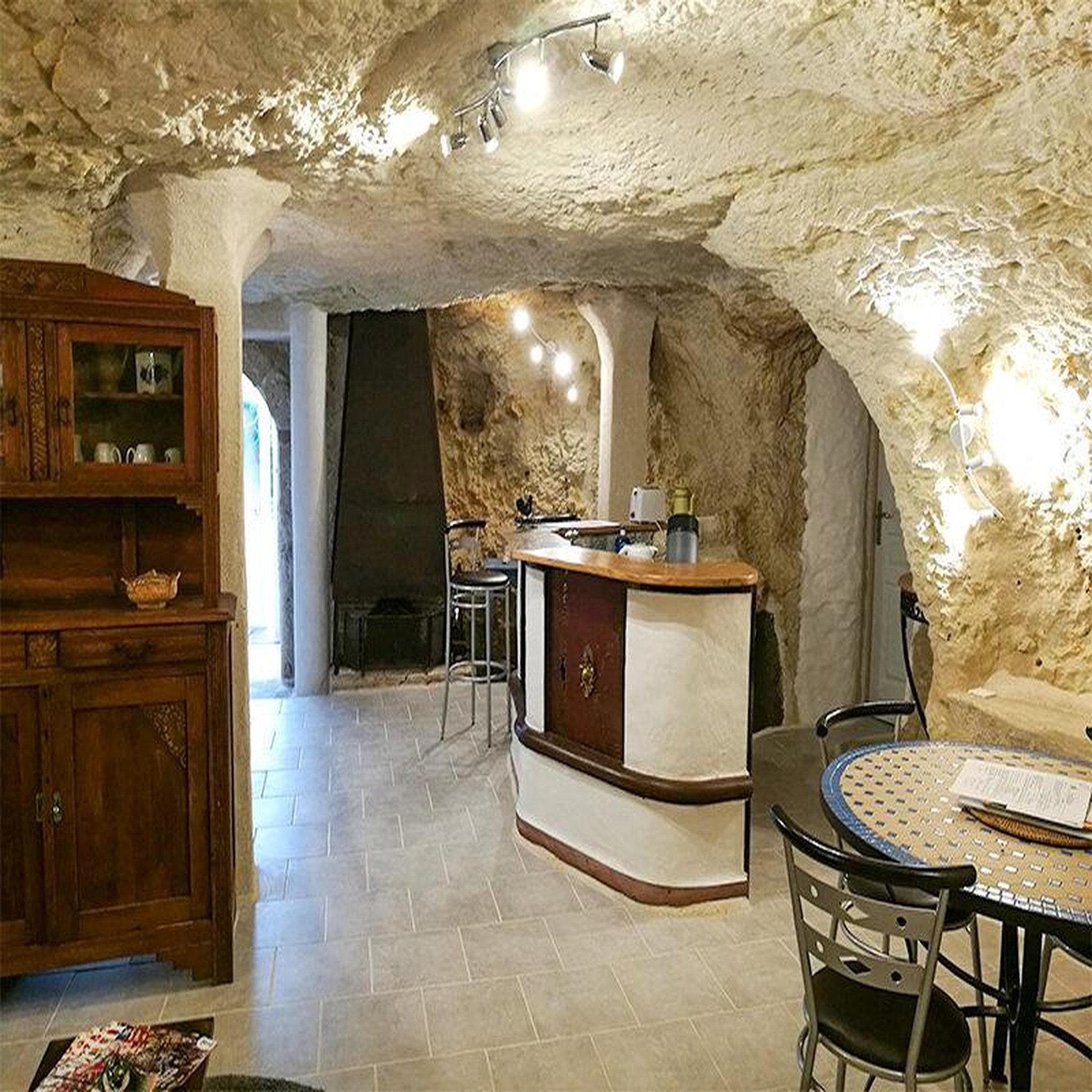Voir la diapositive 3 : Smartbox Séjour insolite : 4 jours en chambre troglodyte près de blois - coffret cadeau séjour