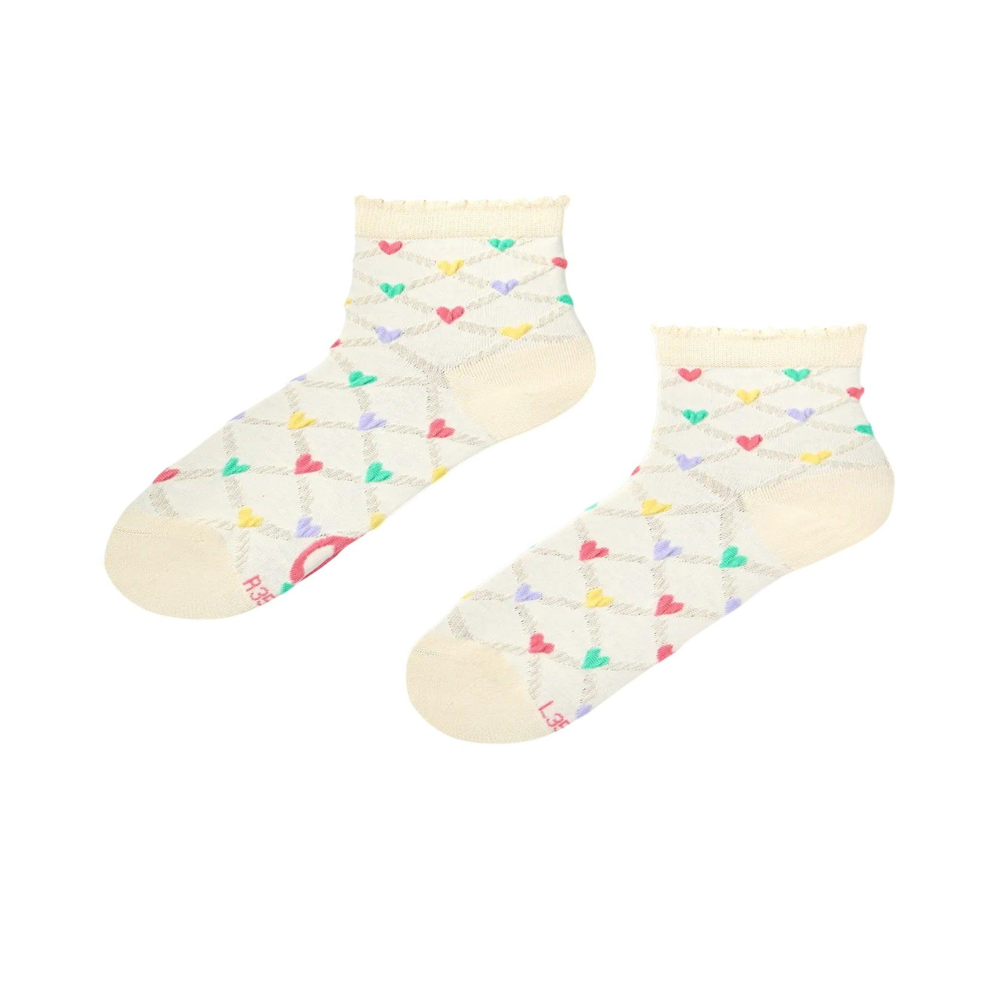 DEDOLES Chaussettes courtes cutecore cœurs tendres. Coloris disponibles : Blanc