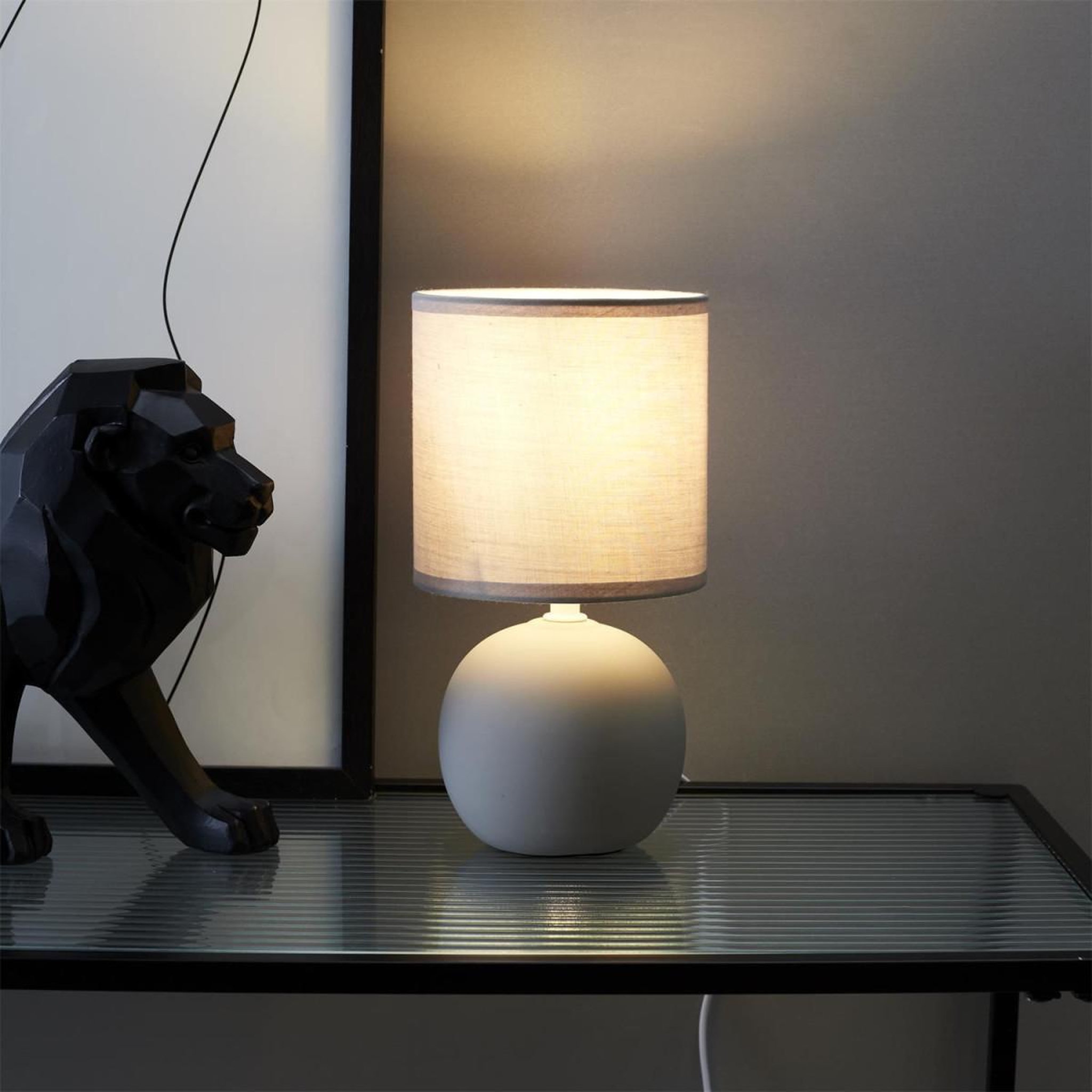 Voir la diapositive 4 : The Home Deco Factory Lampe à poser en céramique  loraine  25cm taupe