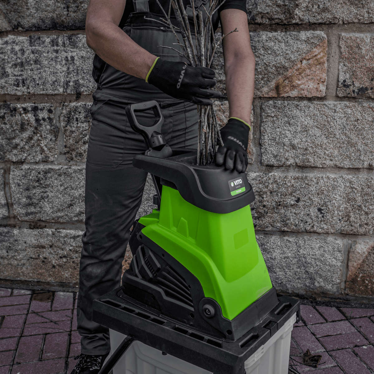 VITO Broyeur de végétaux 2500W Bac 45L Coupe Branches 45mm Elagage Jardinage Taillage VITO