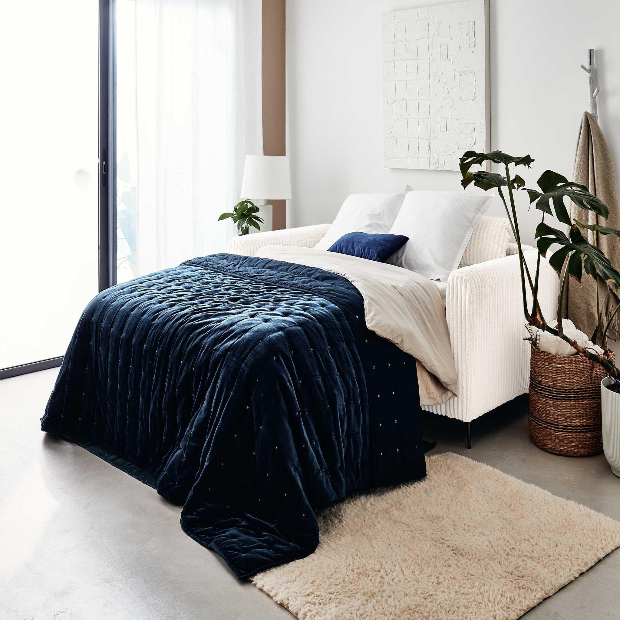 Voir la diapositive 3 : LISA DESIGN Owen - canapé 3 places convertible express couchage quotidien 140 cm matelas 12 cm en velours côtelé grosses côtes