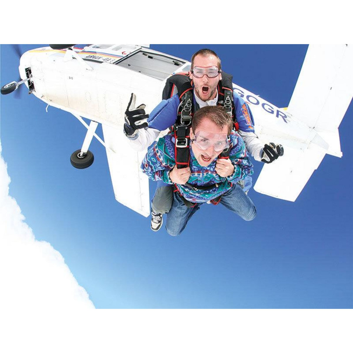 Smartbox Saut en parachute en tandem à Aubenas en Ardèche - Coffret Cadeau Sport & Aventure