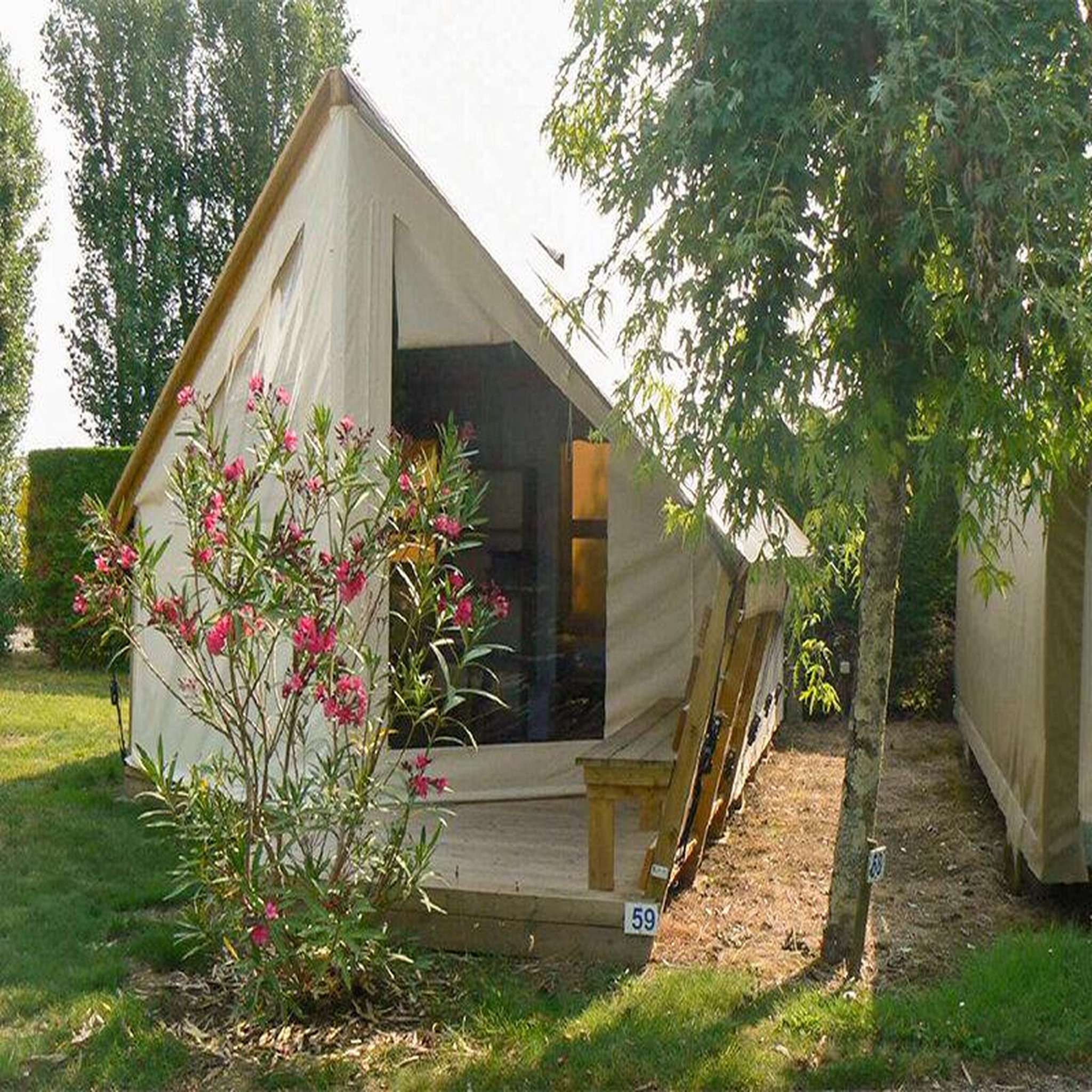 Voir la diapositive 4 : Smartbox 3 jours insolites en lodge en famille près des sables-d'olonne en camping 3* - coffret cadeau séjour
