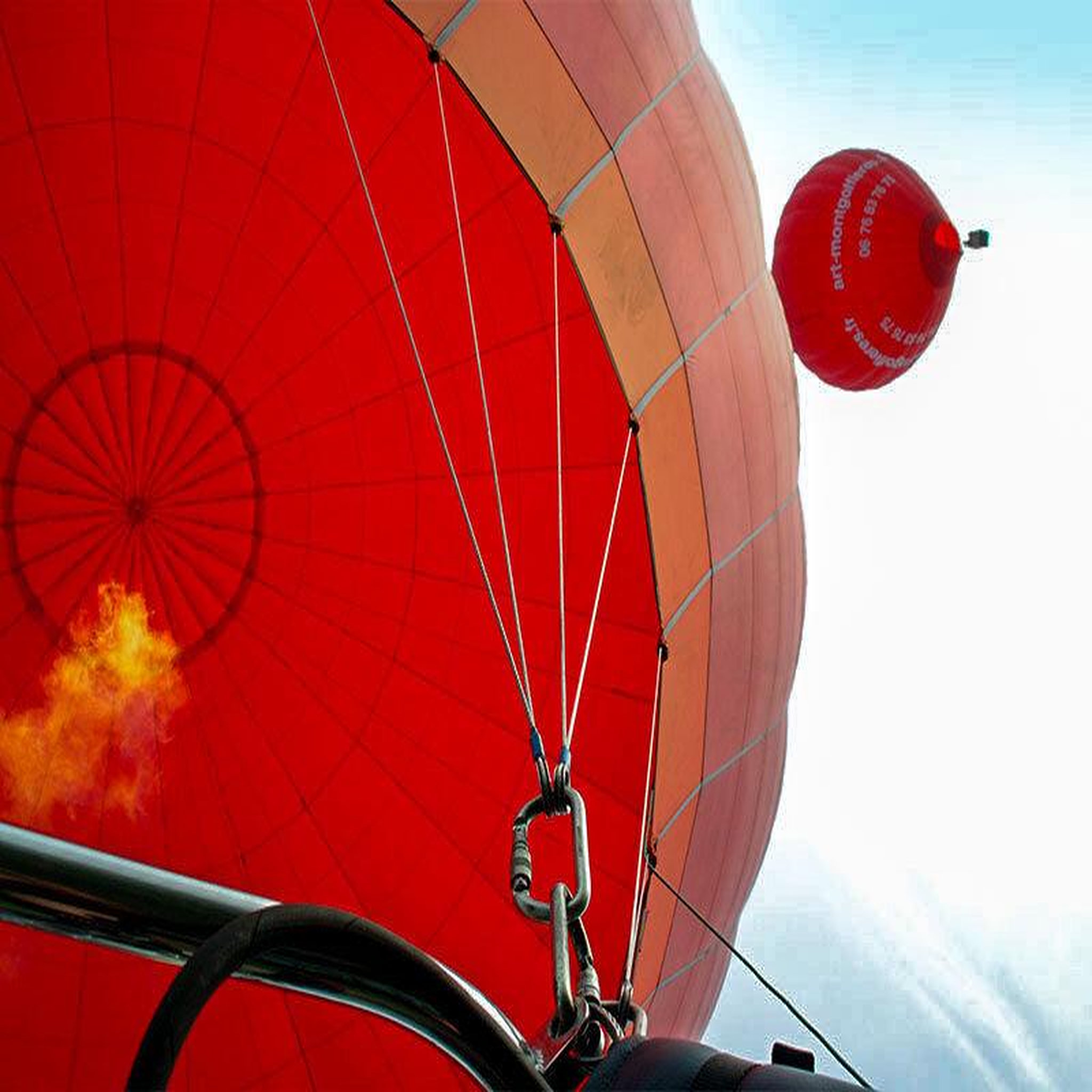 Voir la diapositive 2 : Smartbox Vol en montgolfière au-dessus de lascité médiévale de loches en semaine - coffret cadeau sport & aventure