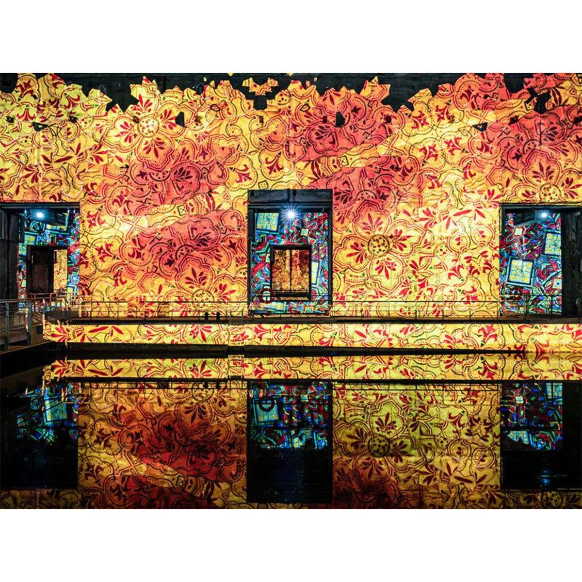 Smartbox Découverte en famille des Bassins des Lumières à Bordeaux : entrée pour 2 adultes et 2 jeunes - Coffret Cadeau Sport & Aventure