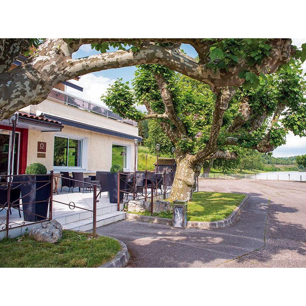 Smartbox Adresses primées : menu 4 plats au restaurant Ambroisie sur les bords du lac Saint-Félix - Coffret Cadeau Gastronomie