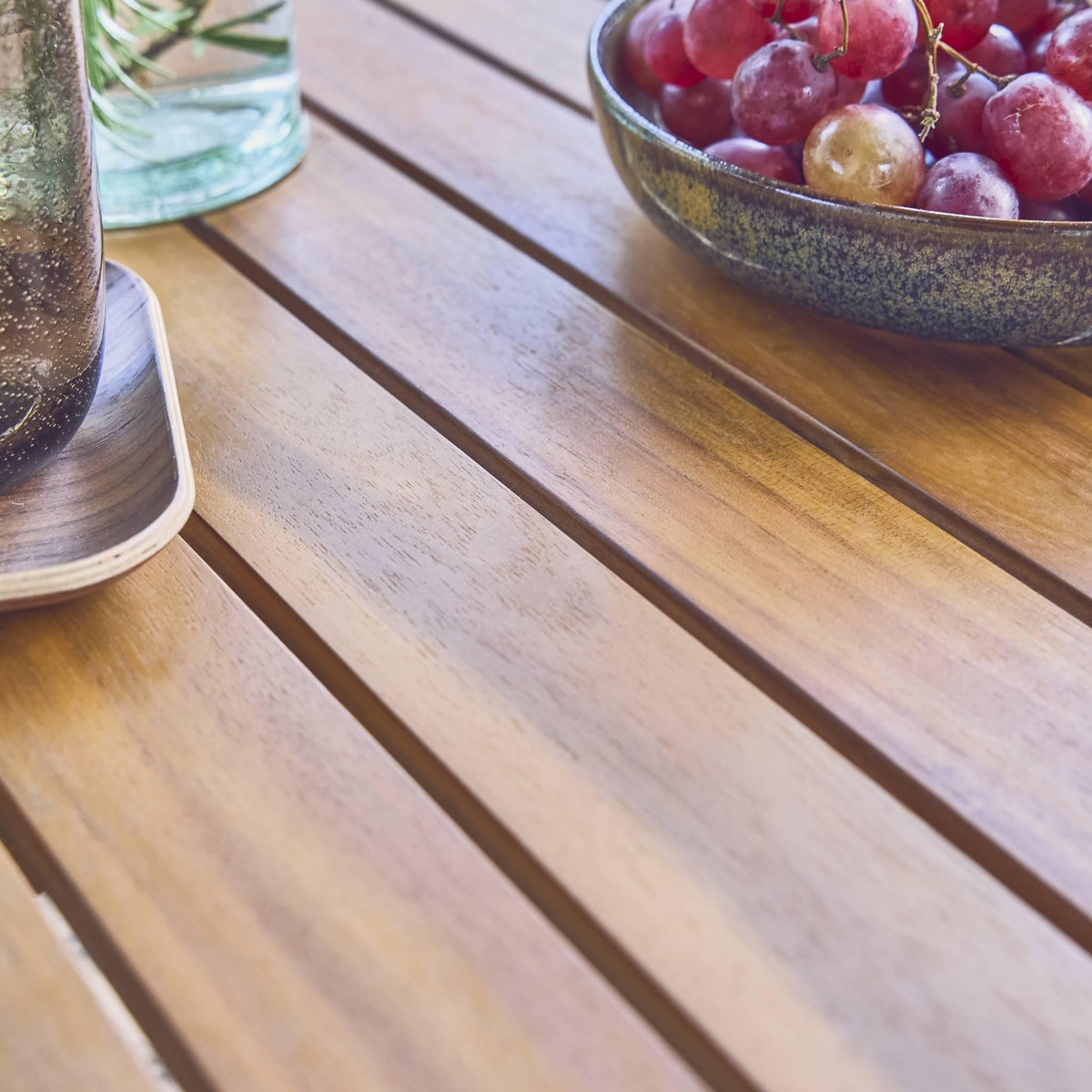 SWEEEK Table de jardin SENORA acacia avec coins arrondis, 6 places, 120 x 80 x 75 cm