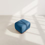 Voir la diapositive 3 : LISA DESIGN Penelope - pouf en velours texturé