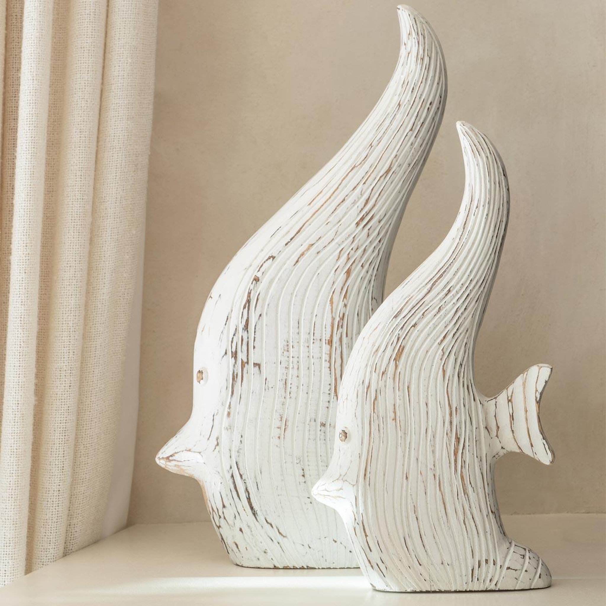 Voir la diapositive 3 : J-LINE Statuette déco en bois  poisson antique  38cm blanc