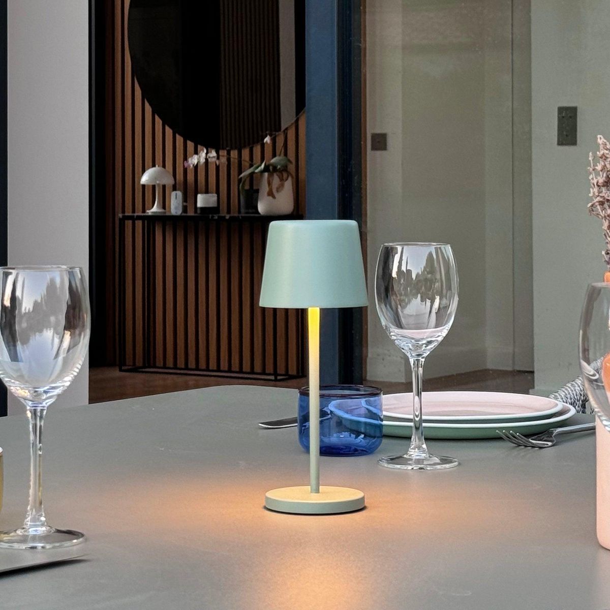 Lumisky Mini lampe de table KELLY MINI Vert olive Aluminium H22cm